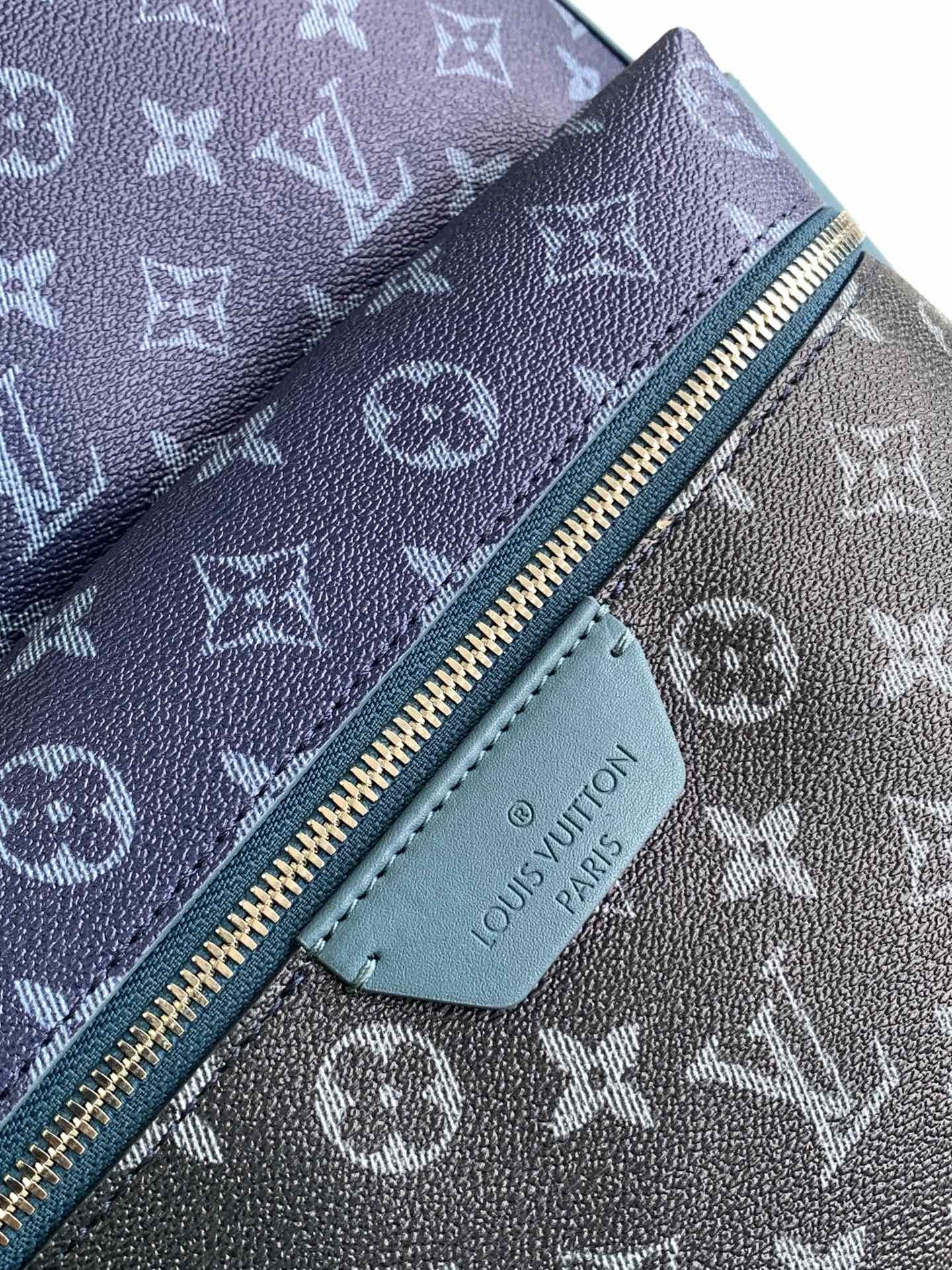 M11590渐变蓝 顶级原单 变码芯片163c 本款 Discovery 双肩包取材 Monogram