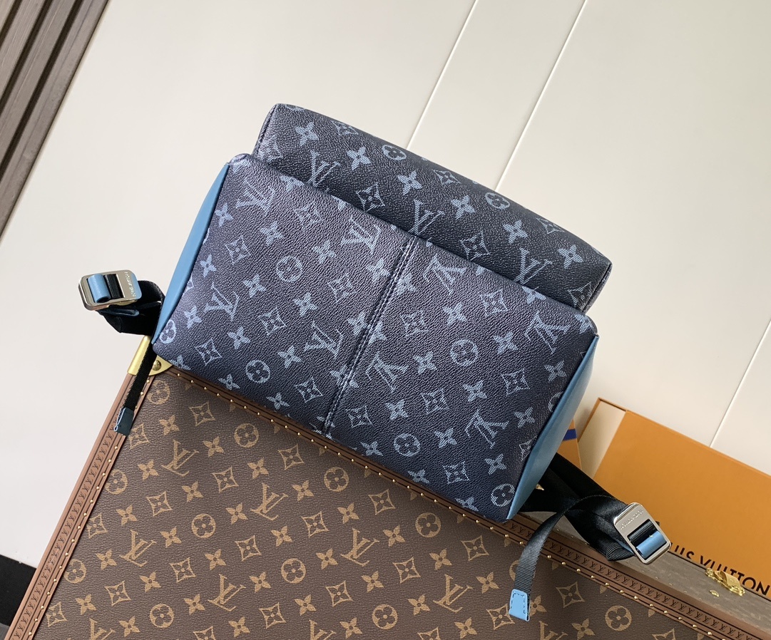 M11590渐变蓝 顶级原单 变码芯片163c 本款 Discovery 双肩包取材 Monogram