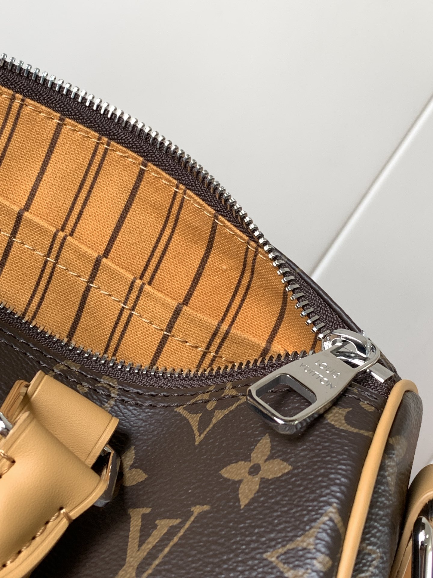 Louis Vuitton M12609 M12733老花黄色 动态变码163c 本款 Keepall Bandoulière 25 手袋浓缩 Keepall 旅行袋设计