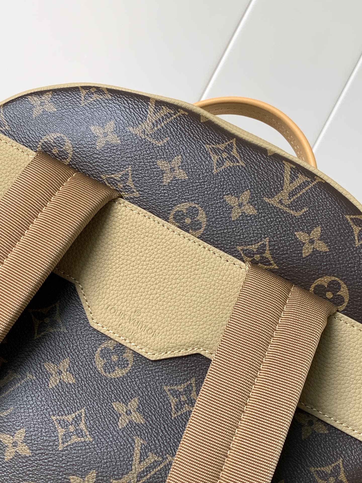 Louis Vuitton M12624 老花/棕色（拼色） 变码芯片163c Outdoor 双肩包
