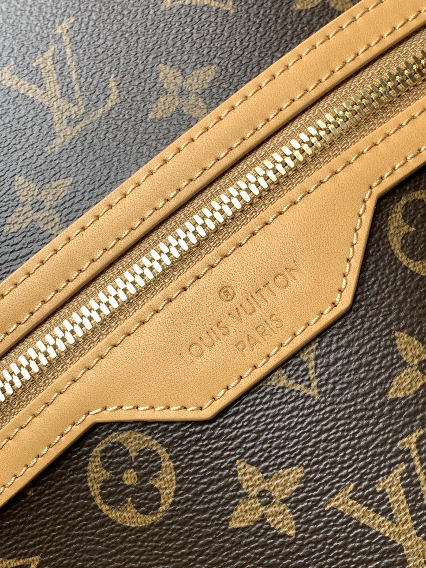 Louis Vuitton M12624 老花/棕色（拼色） 变码芯片163c Outdoor 双肩包
