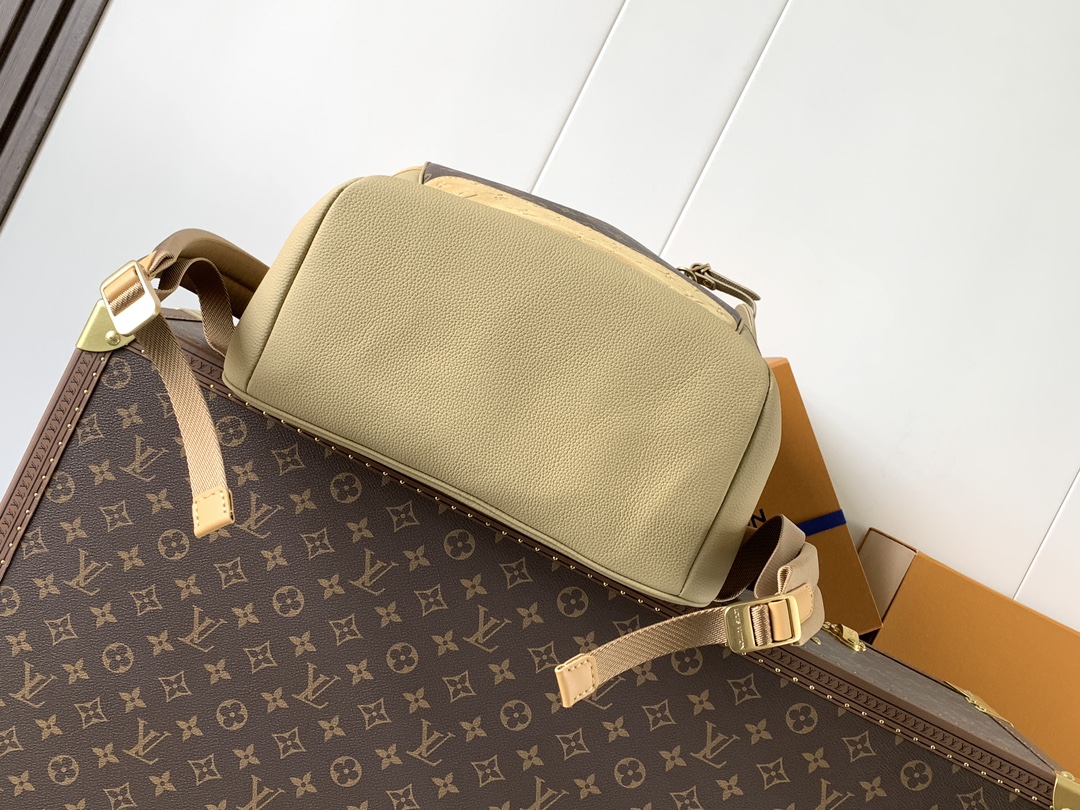 Louis Vuitton M12624 老花/棕色（拼色） 变码芯片163c Outdoor 双肩包