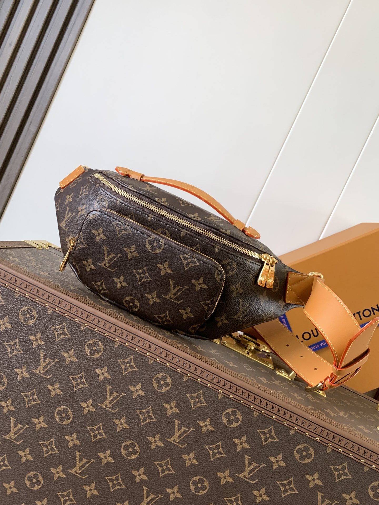 Louis Vuitton M14019 变码芯片163c 本款Rush腰包取材柔软Monogram帆布