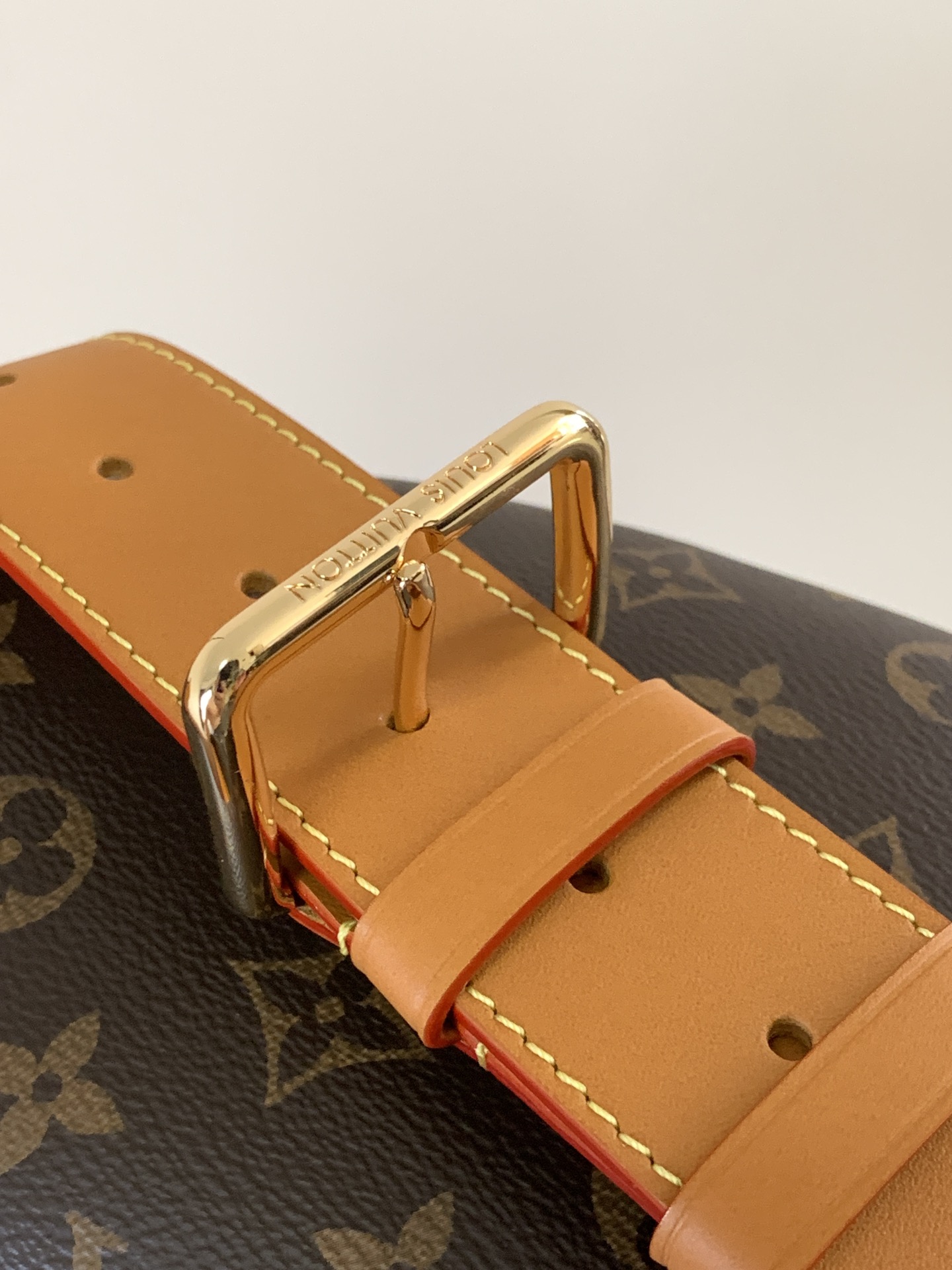 Louis Vuitton M14019 变码芯片163c 本款Rush腰包取材柔软Monogram帆布