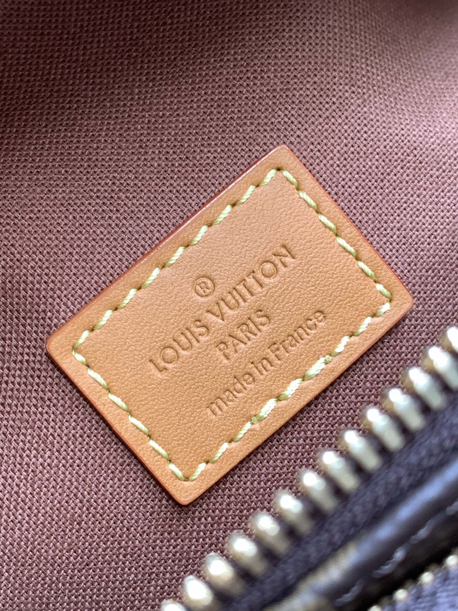 Louis Vuitton M14019 变码芯片163c 本款Rush腰包取材柔软Monogram帆布