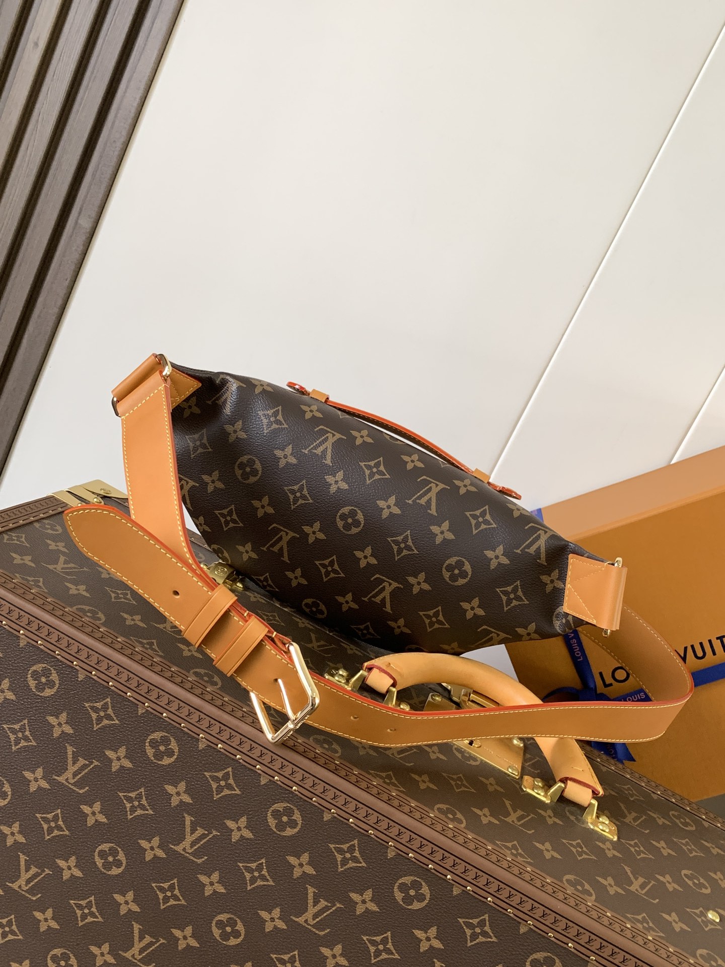 Louis Vuitton M14019 变码芯片163c 本款Rush腰包取材柔软Monogram帆布