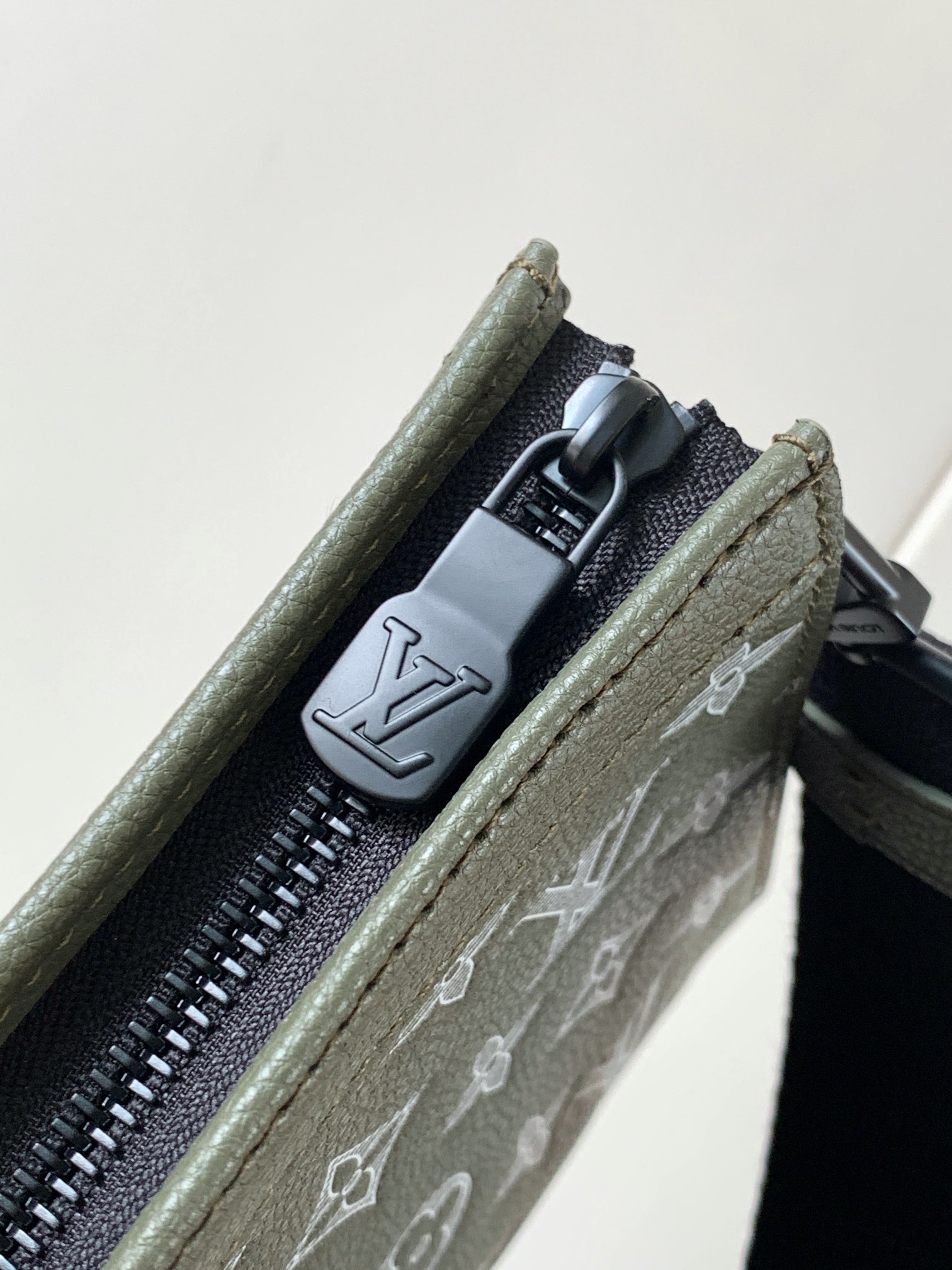 Louis Vuitton M13197墨绿色 变码芯片163C