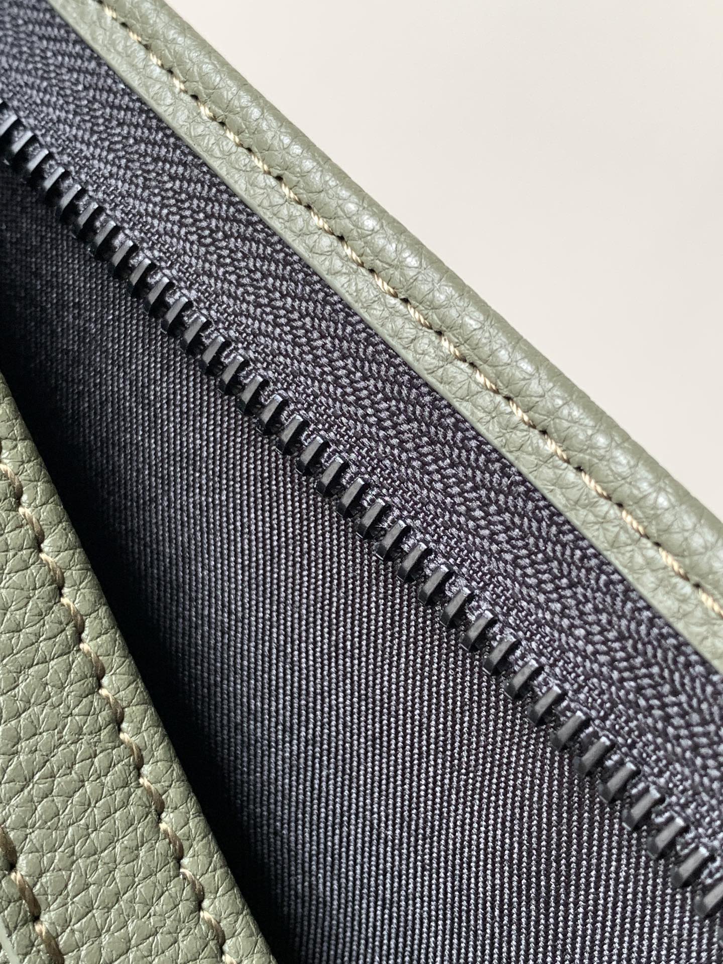 Louis Vuitton M13197墨绿色 变码芯片163C