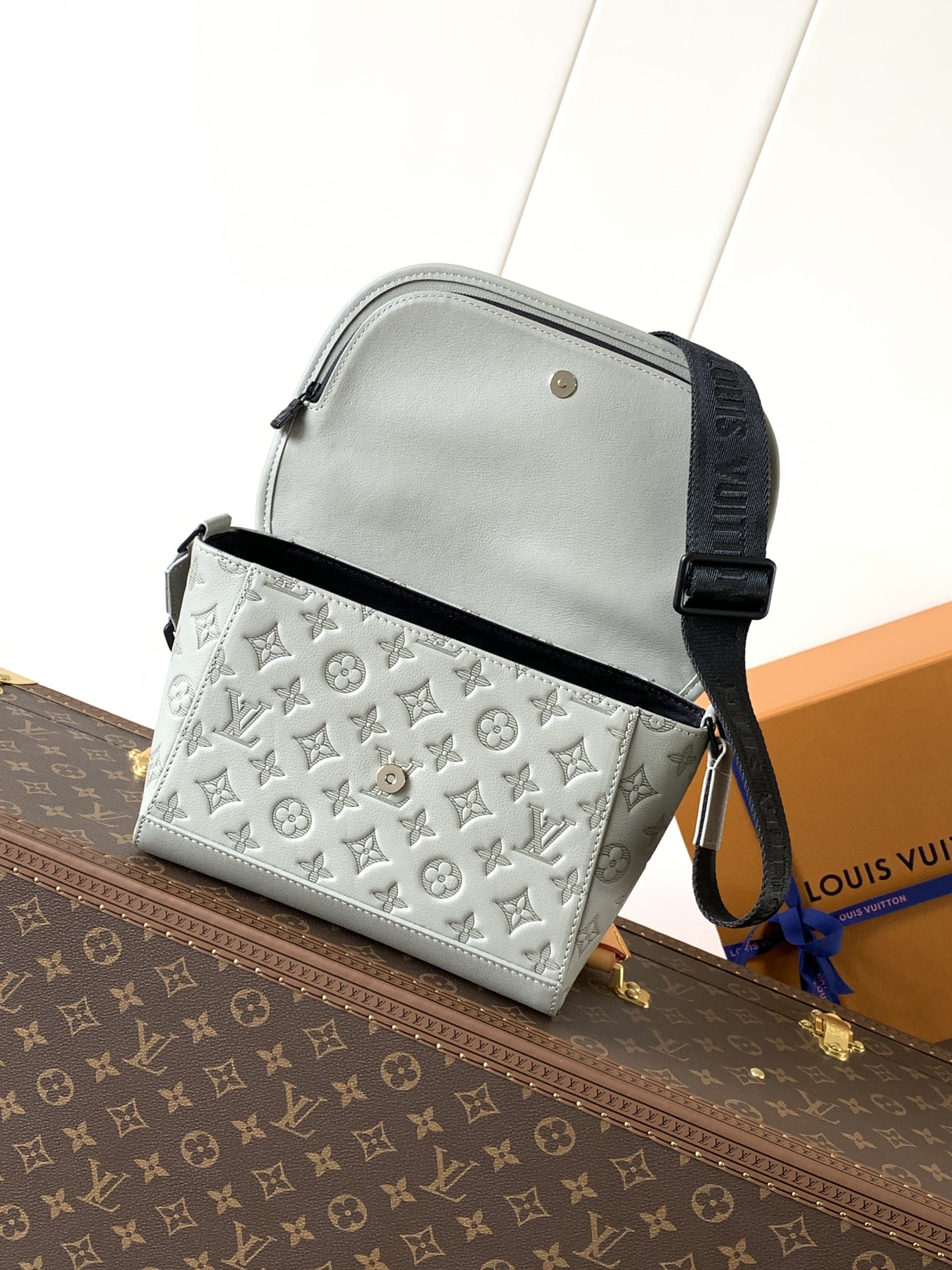 Louis Vuitton M14912灰丝印 变码芯片163C