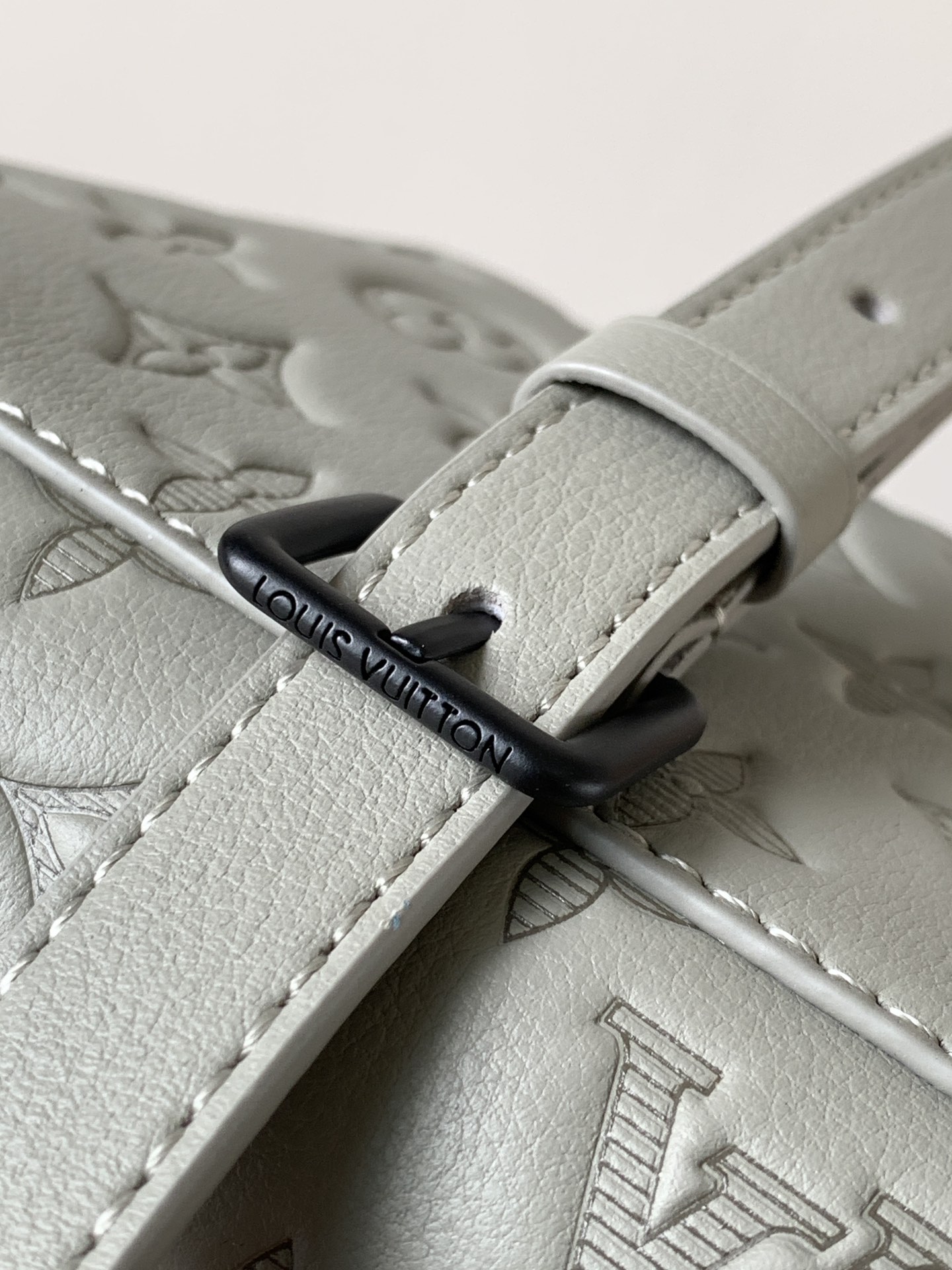 Louis Vuitton M14794灰压印 变码芯片163C