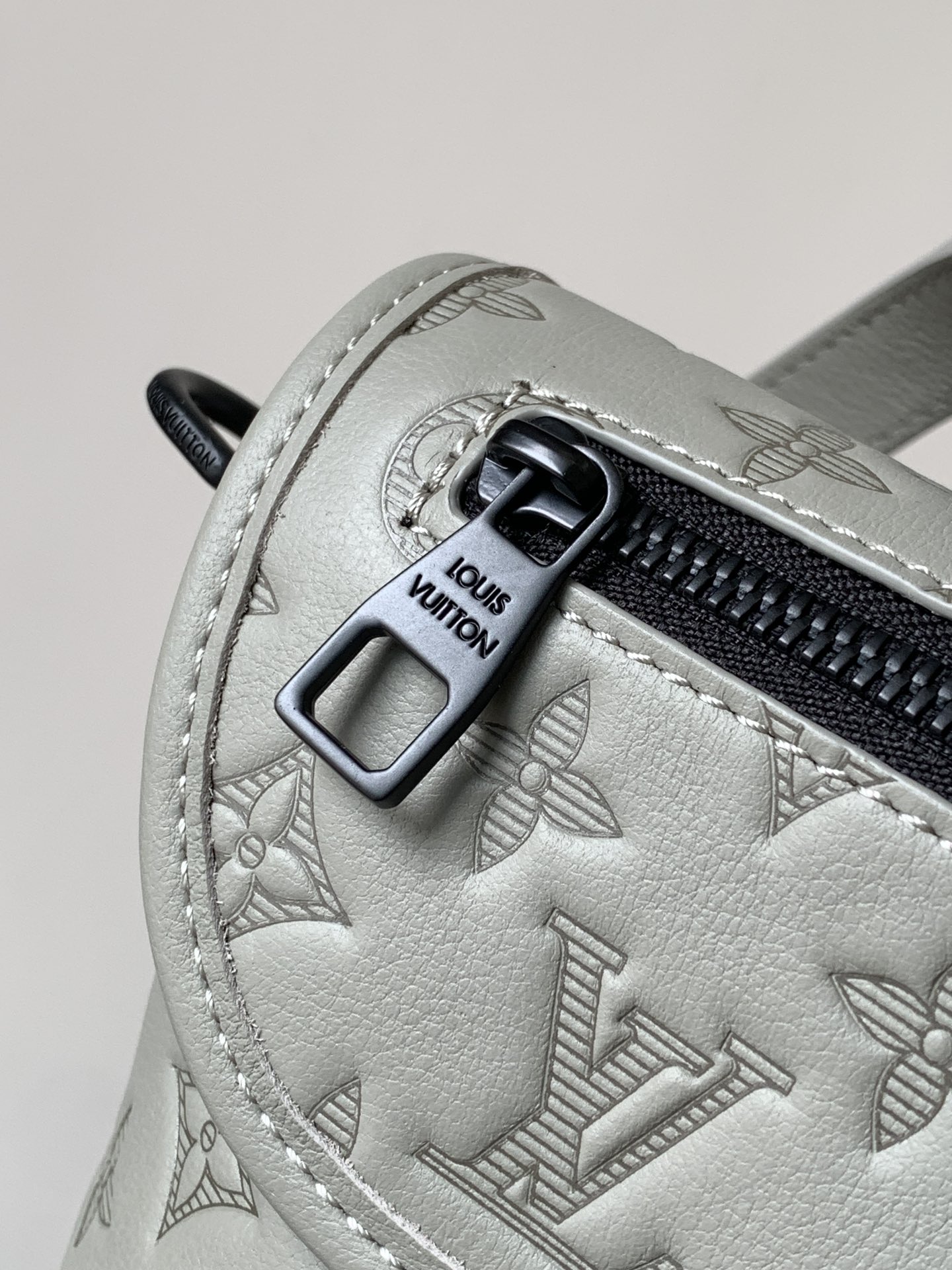 Louis Vuitton M14794灰压印 变码芯片163C