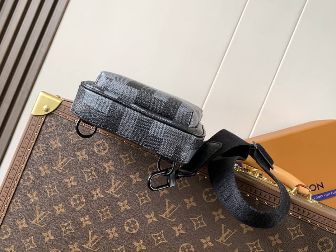 M14953 顶级原单 变码芯片163C 本款胸包系列 AVENUE 单肩包取材 Pharrell Wi