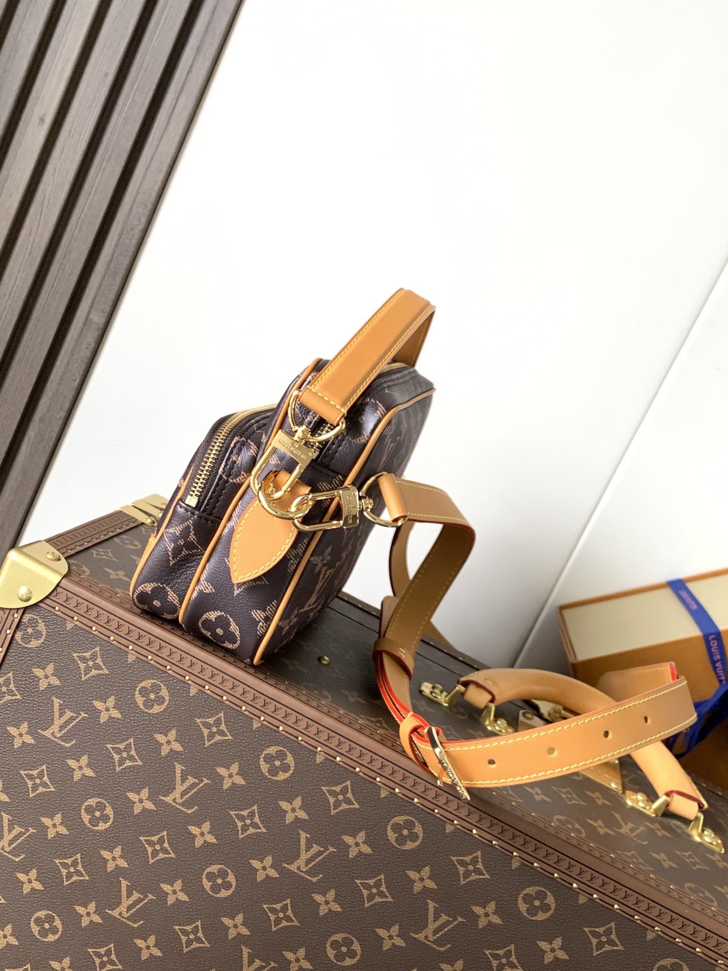 Louis Vuitton M14025全皮 变码芯片163C Nil 手袋 小巧 属于 Monogram Archive 系列