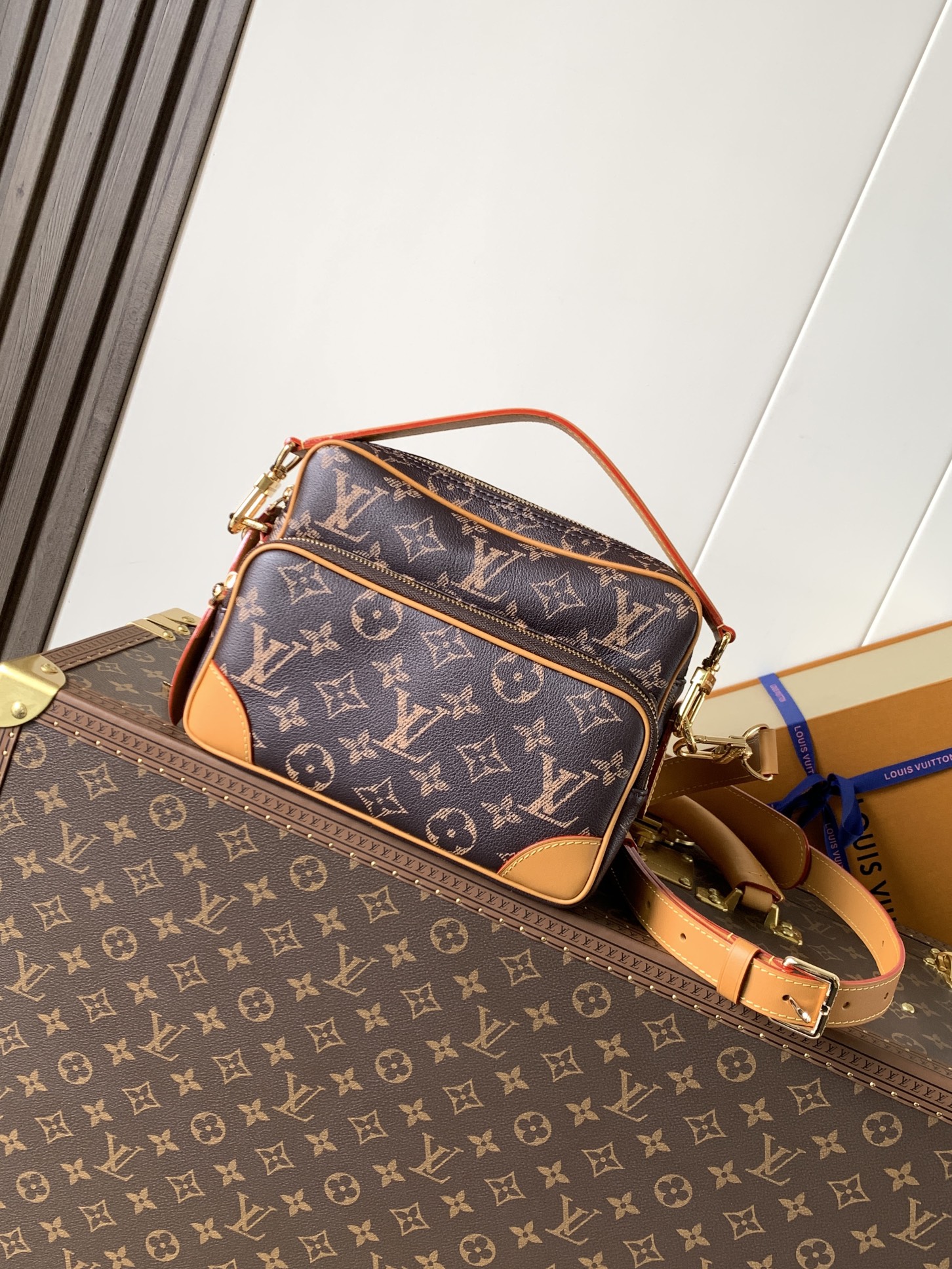 Louis Vuitton M14025全皮 变码芯片163C Nil 手袋 小巧 属于 Monogram Archive 系列