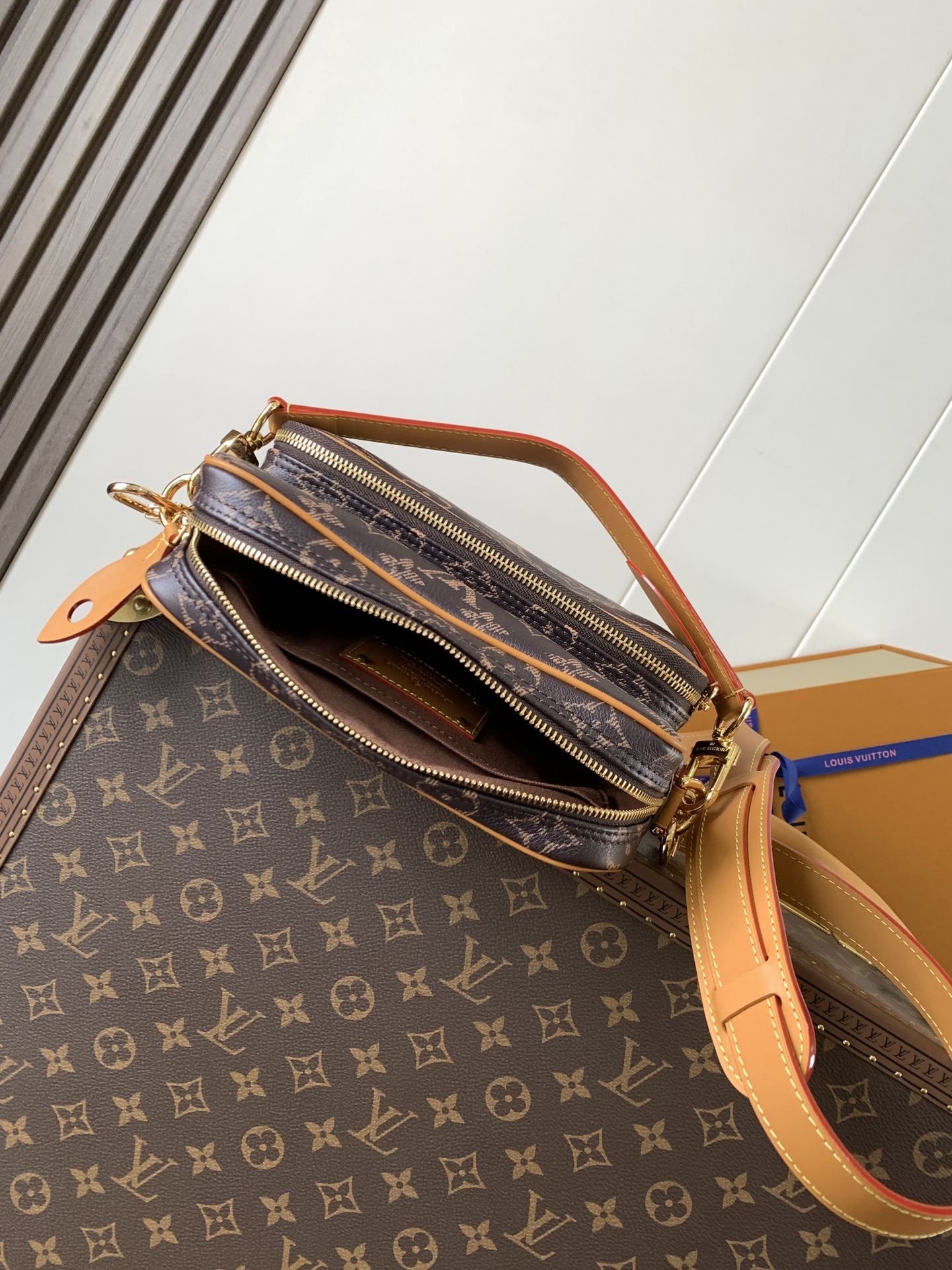 Louis Vuitton M14025全皮 变码芯片163C Nil 手袋 小巧 属于 Monogram Archive 系列