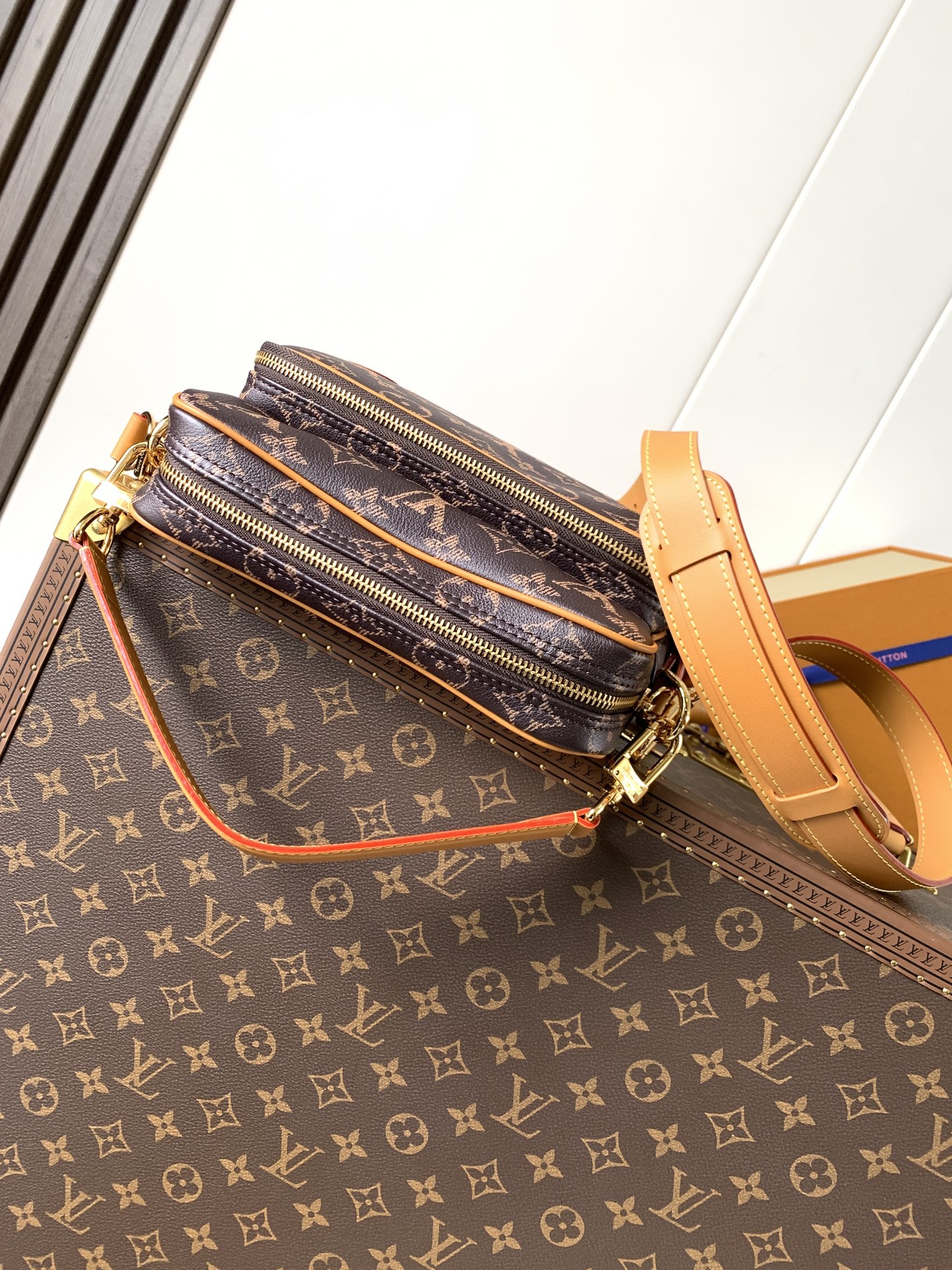 Louis Vuitton M14025全皮 变码芯片163C Nil 手袋 小巧 属于 Monogram Archive 系列
