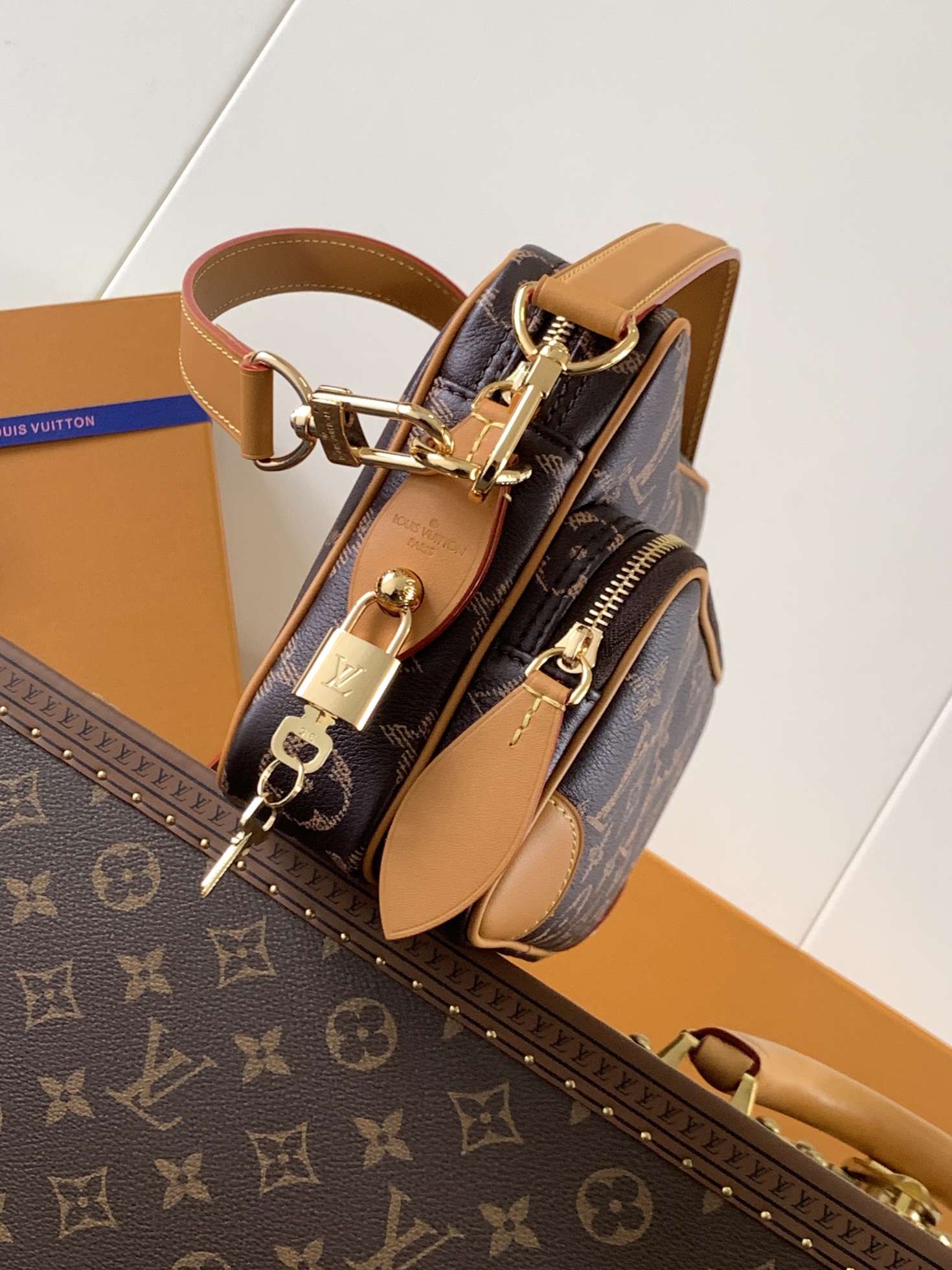 Louis Vuitton M14025全皮 变码芯片163C Nil 手袋 小巧 属于 Monogram Archive 系列