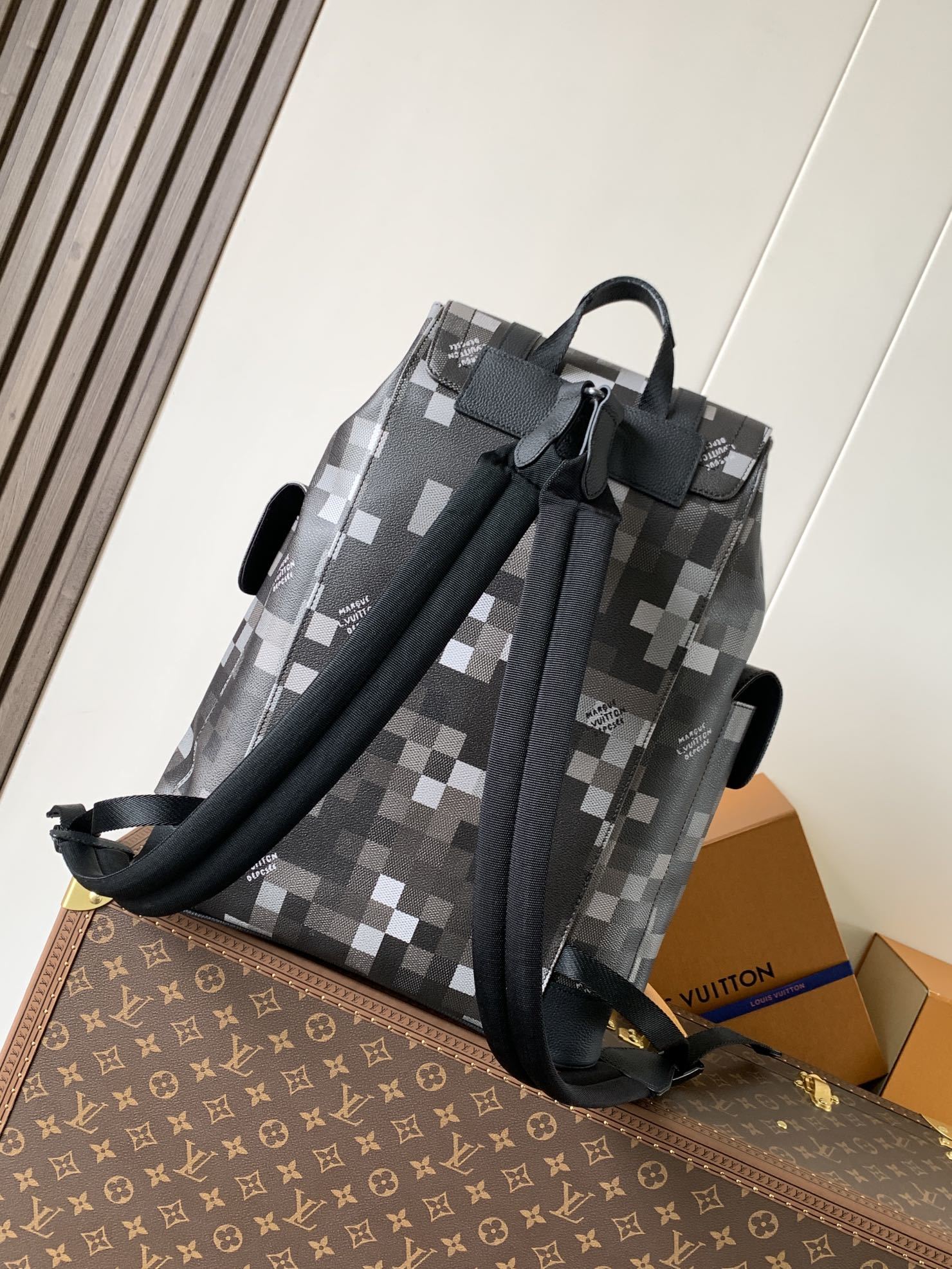 M14952 顶级原单 变码芯片163C 本款 Christopher 中号双肩包选用 Damoflag
