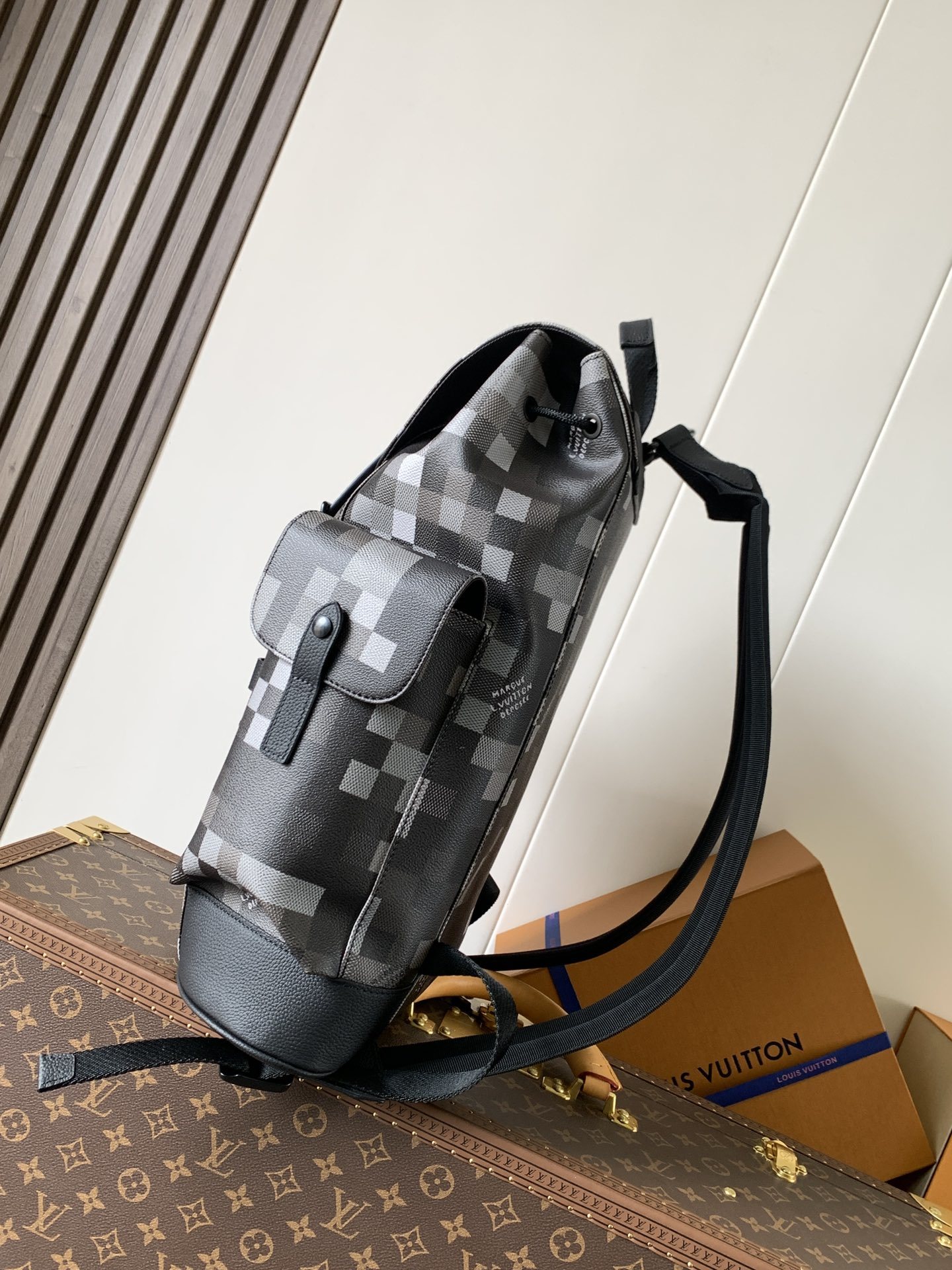 M14952 顶级原单 变码芯片163C 本款 Christopher 中号双肩包选用 Damoflag