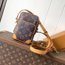 M14024全皮 顶级原单 变码芯片163C 在其最新系列中,Pharrell Williams 重塑了 80 年代的 M14024全皮 顶级原单 变码芯片163C 在其最新系列中,Pharrell Williams 重塑了 80 年代的