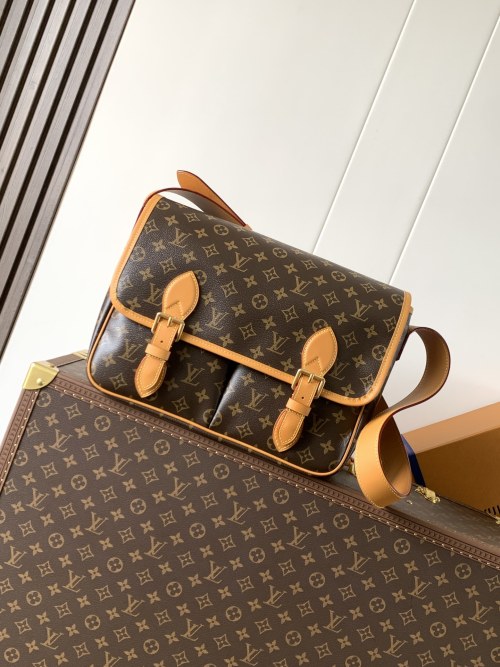 Louis Vuitton Monogram Canvas Satchel Messenger Bag, Crossbody Handbag 1 Louis Vuitton Monogram Canvas Satchel Messenger Bag, Crossbody Handbag