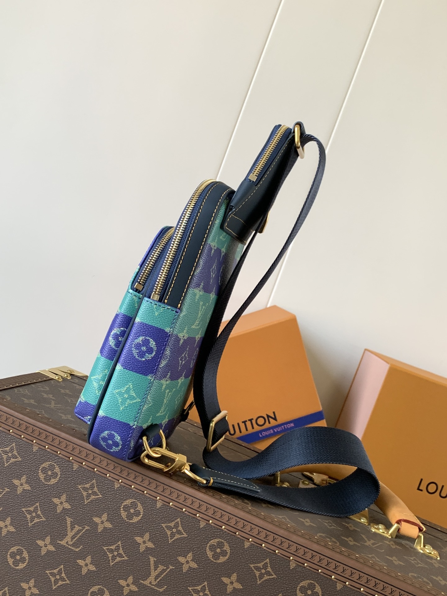 M26419 顶级原单 变码芯片163C 本款 Avenue 小号单肩包选用 Monogram Ecli