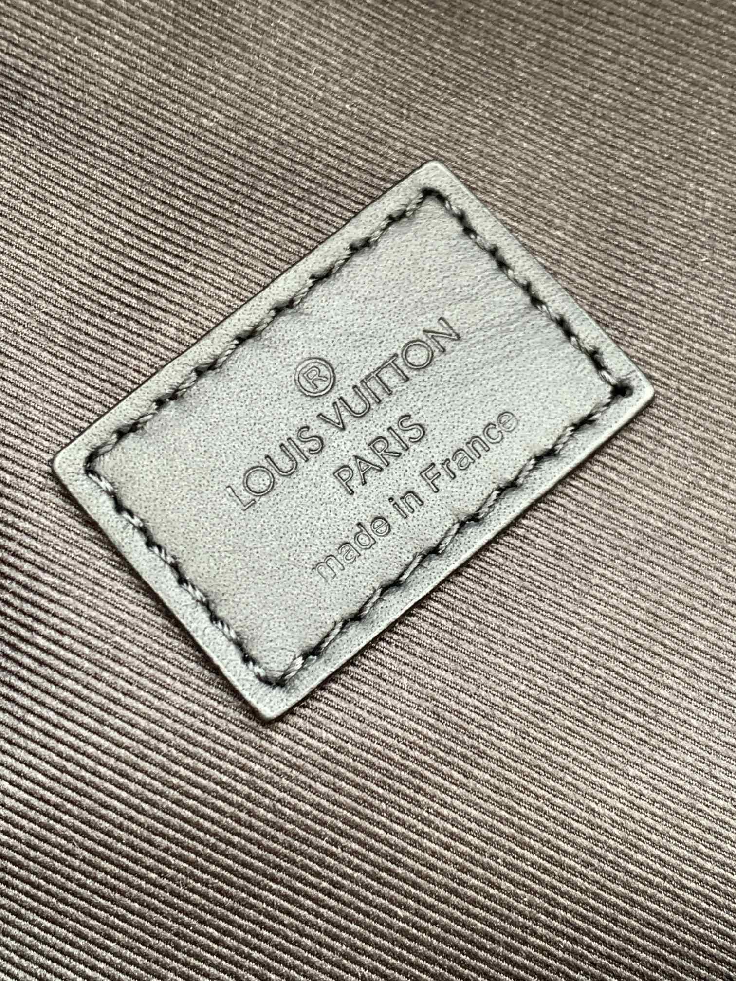 M22545中号 顶级原单 变码芯片163C 本款 Discovery 中号双肩包以 Monogram 