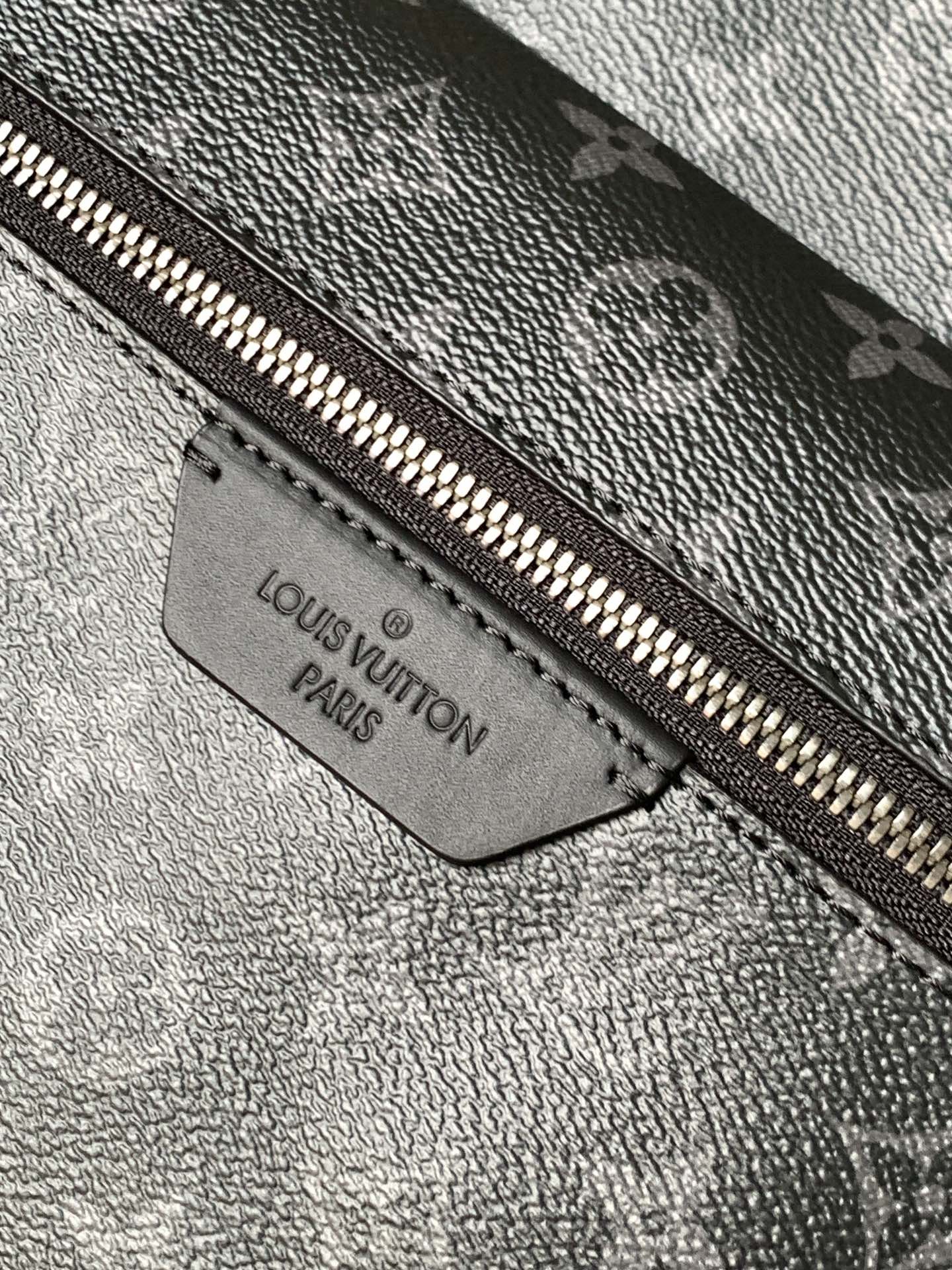 M22545中号 顶级原单 变码芯片163C 本款 Discovery 中号双肩包以 Monogram 