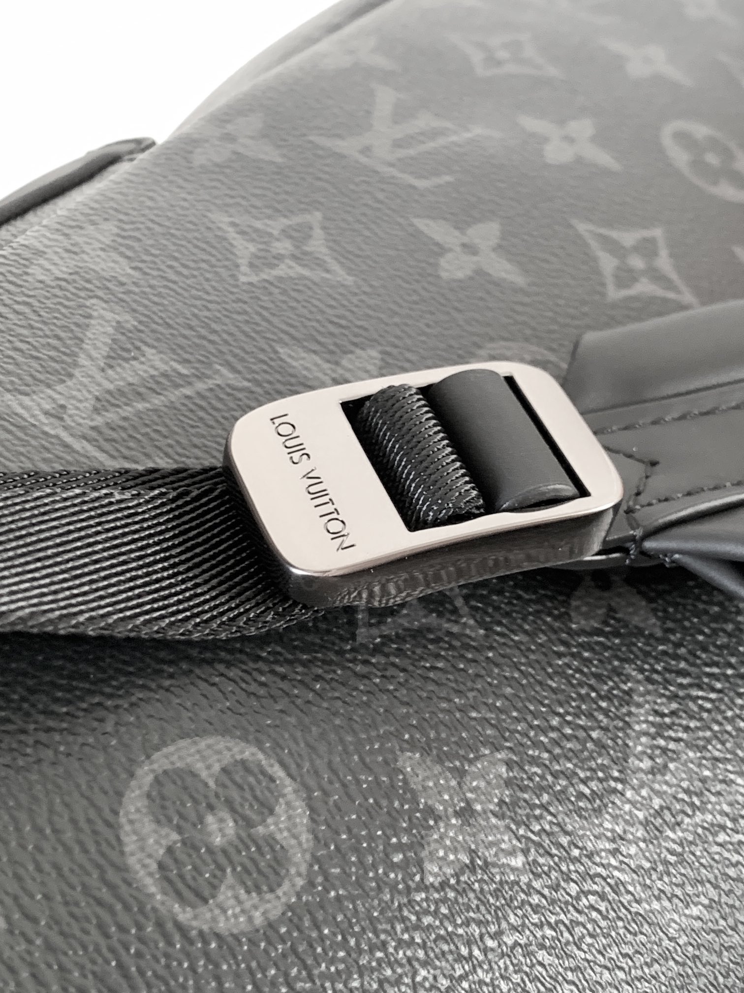 M22545中号 顶级原单 变码芯片163C 本款 Discovery 中号双肩包以 Monogram 