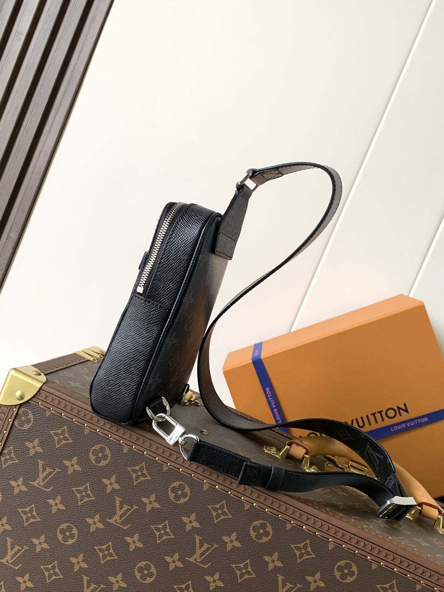 M30741黑花 顶级原单 变码芯片163C OUTDOOR 单肩包Taigarama 系列全新推出此款