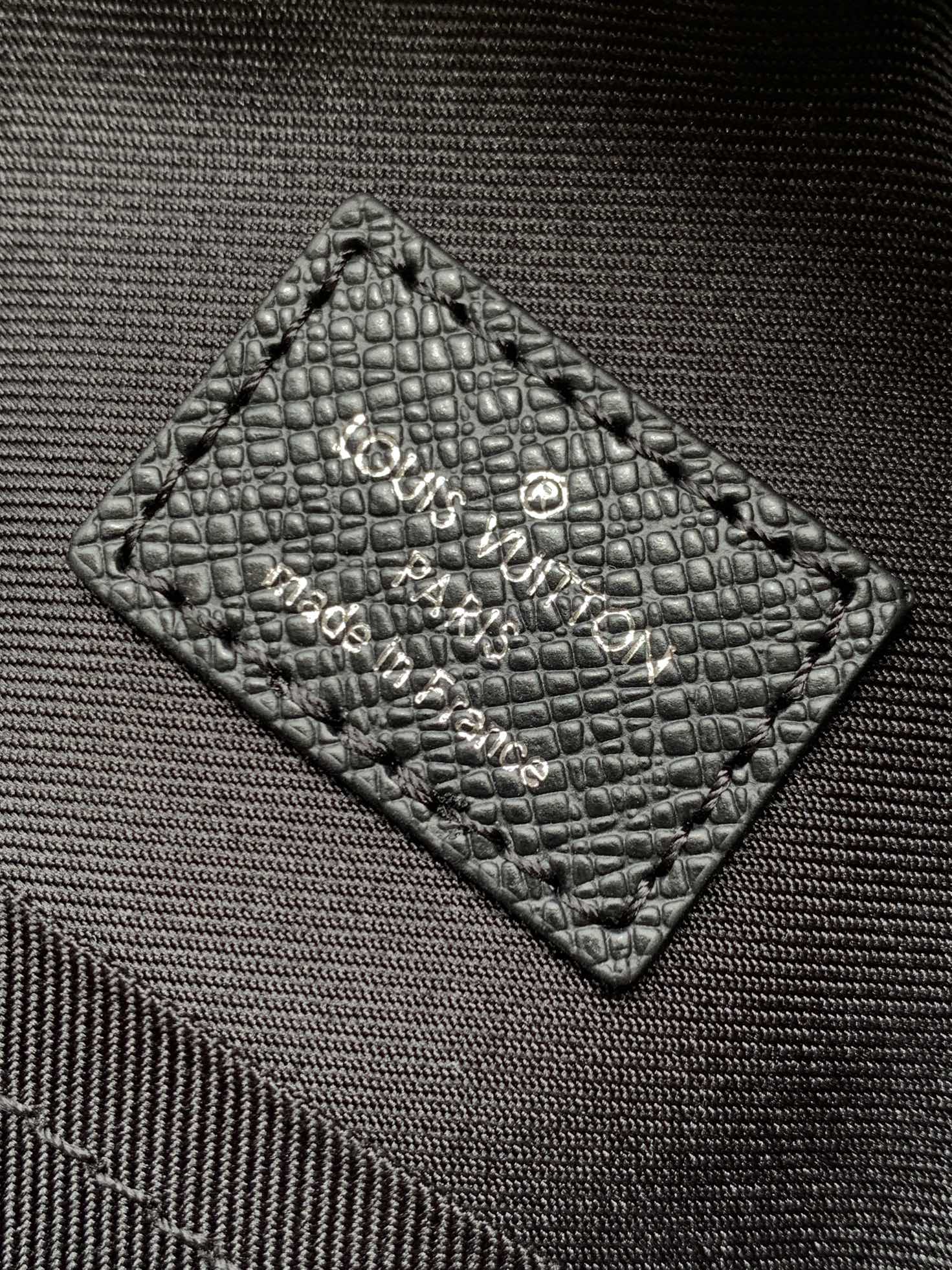 M30741黑花 顶级原单 变码芯片163C OUTDOOR 单肩包Taigarama 系列全新推出此款