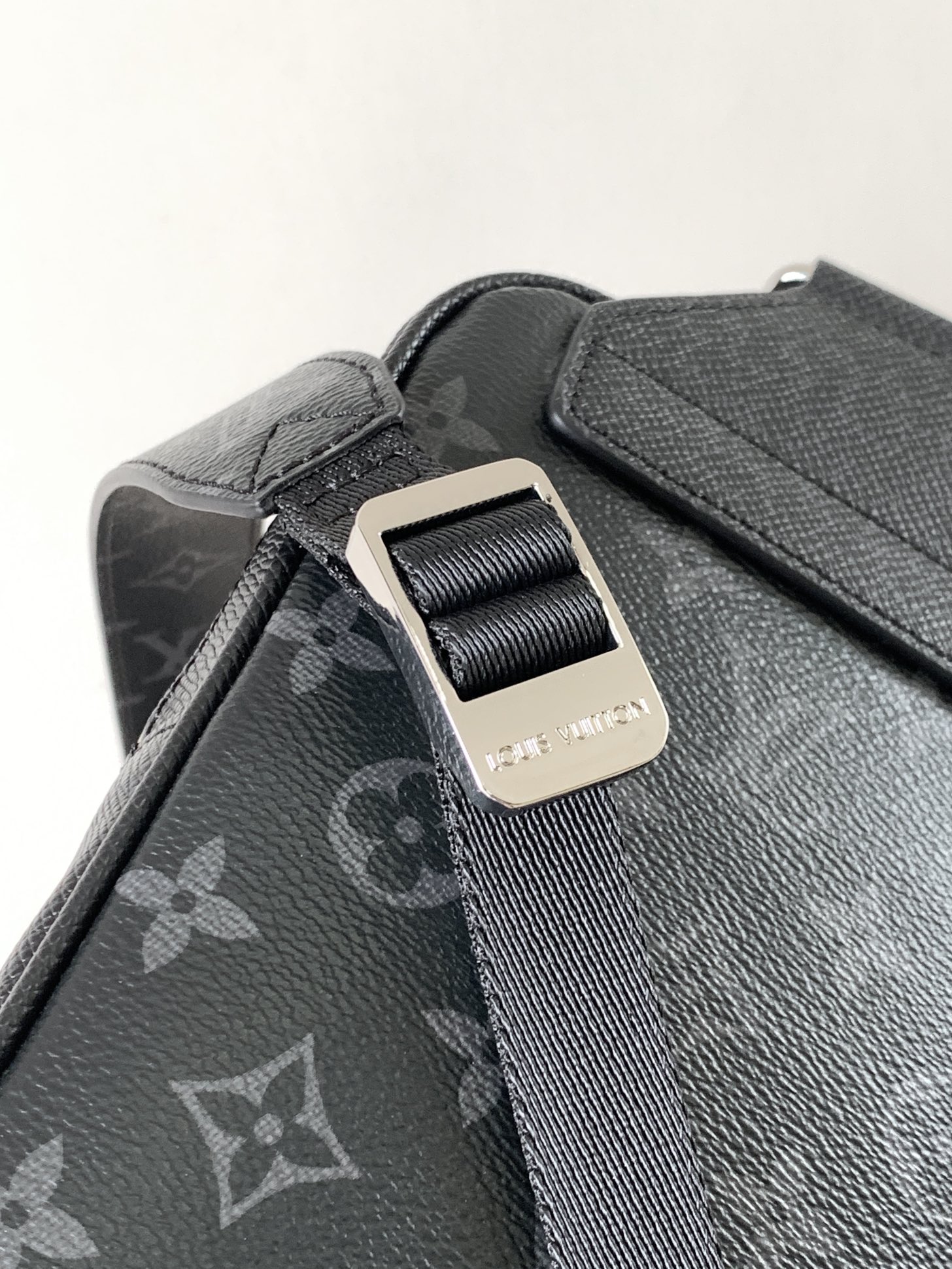 M30741黑花 顶级原单 变码芯片163C OUTDOOR 单肩包Taigarama 系列全新推出此款