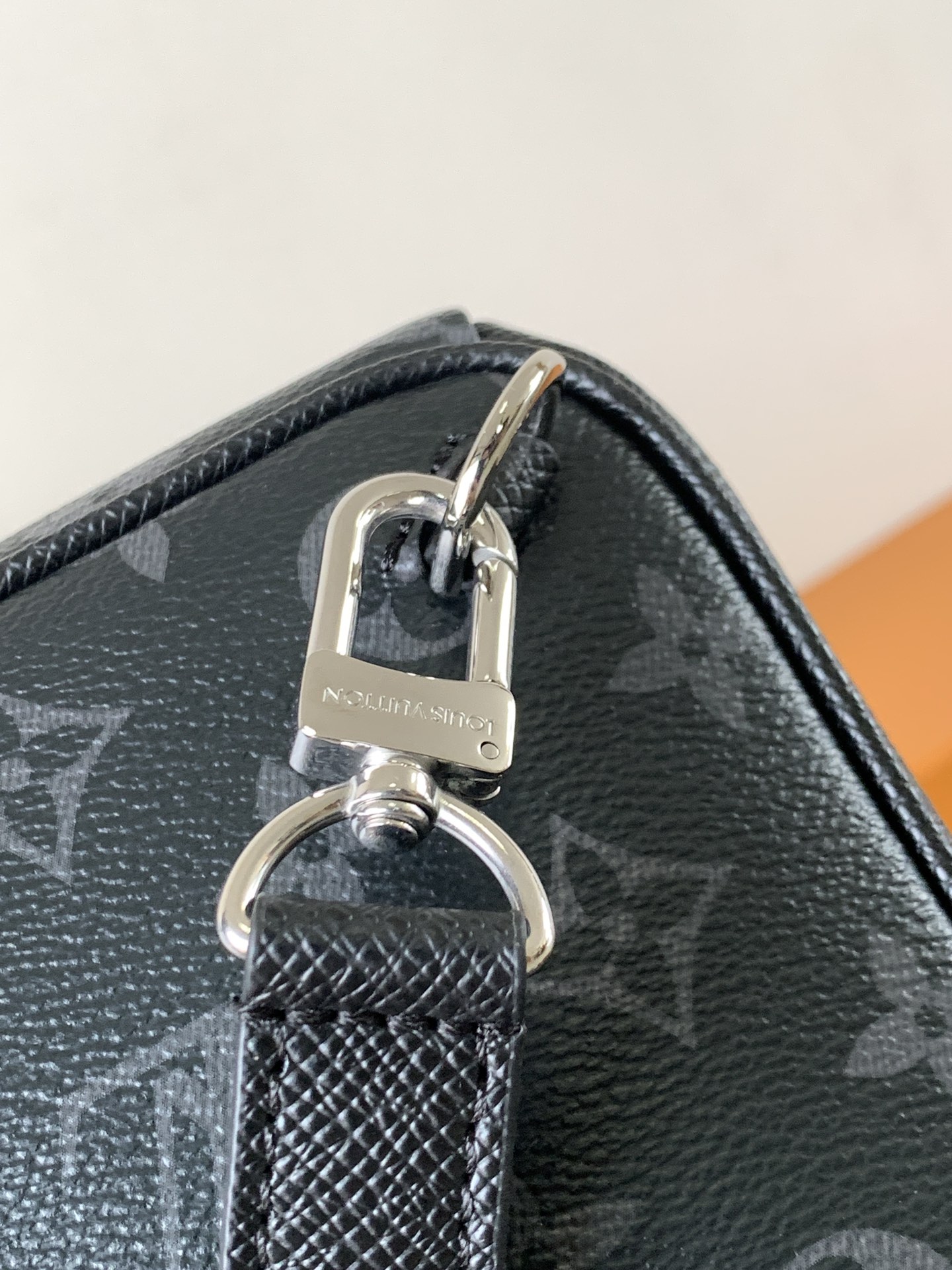 M30741黑花 顶级原单 变码芯片163C OUTDOOR 单肩包Taigarama 系列全新推出此款