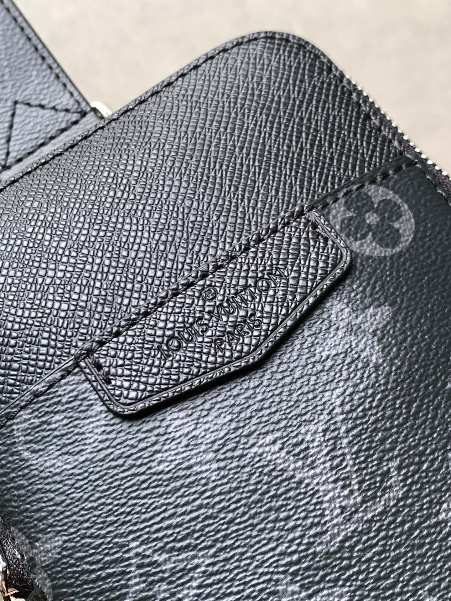 M30741黑花 顶级原单 变码芯片163C OUTDOOR 单肩包Taigarama 系列全新推出此款