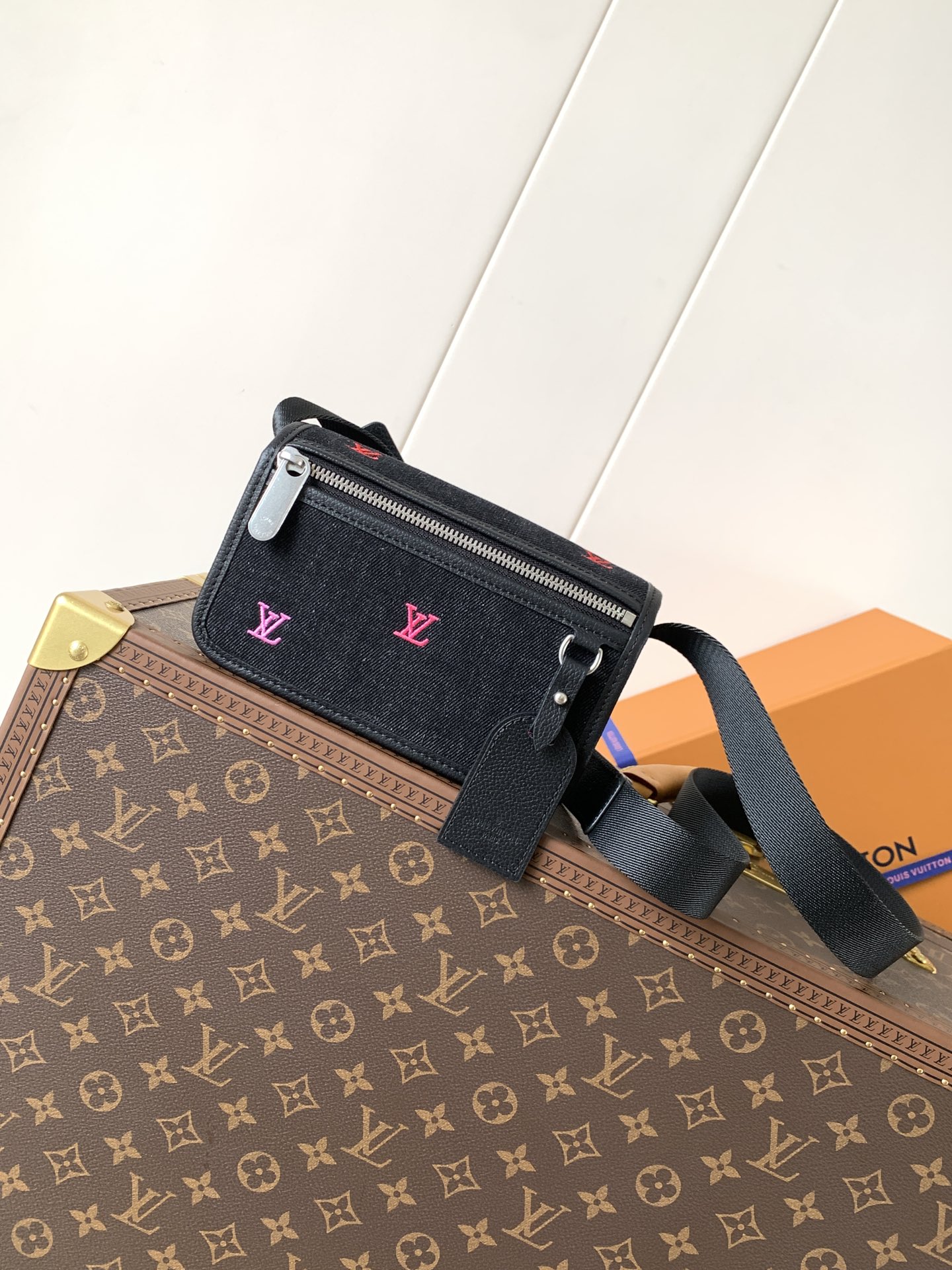 M13963黑色 顶级原单 变码芯片163C 最新款 Bosphore 迷你手袋得名于品牌 2000 年