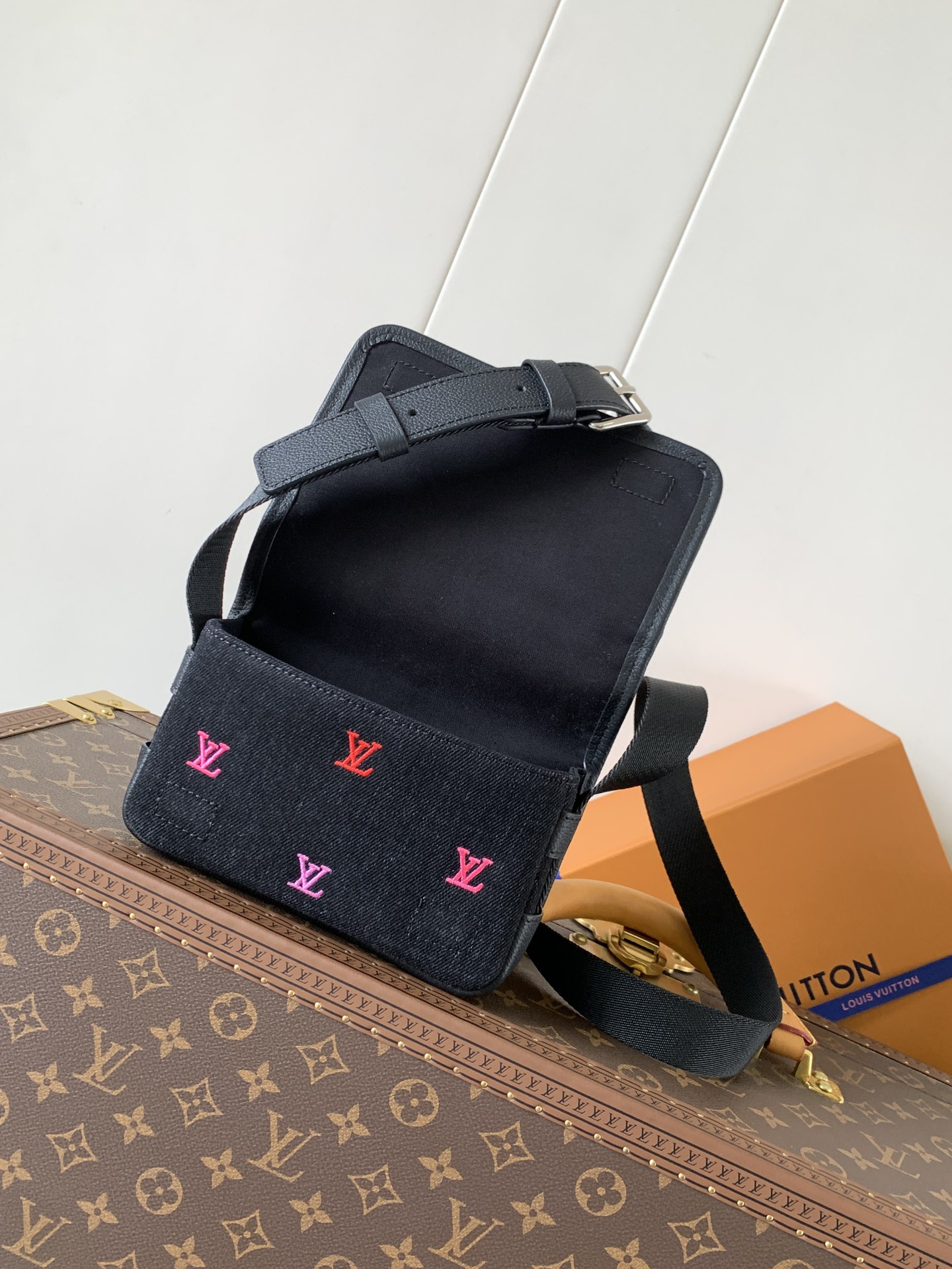 M13963黑色 顶级原单 变码芯片163C 最新款 Bosphore 迷你手袋得名于品牌 2000 年