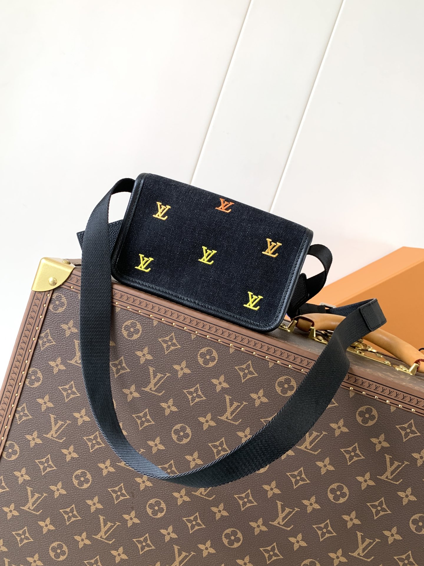 M13963黑色 顶级原单 变码芯片163C 最新款 Bosphore 迷你手袋得名于品牌 2000 年