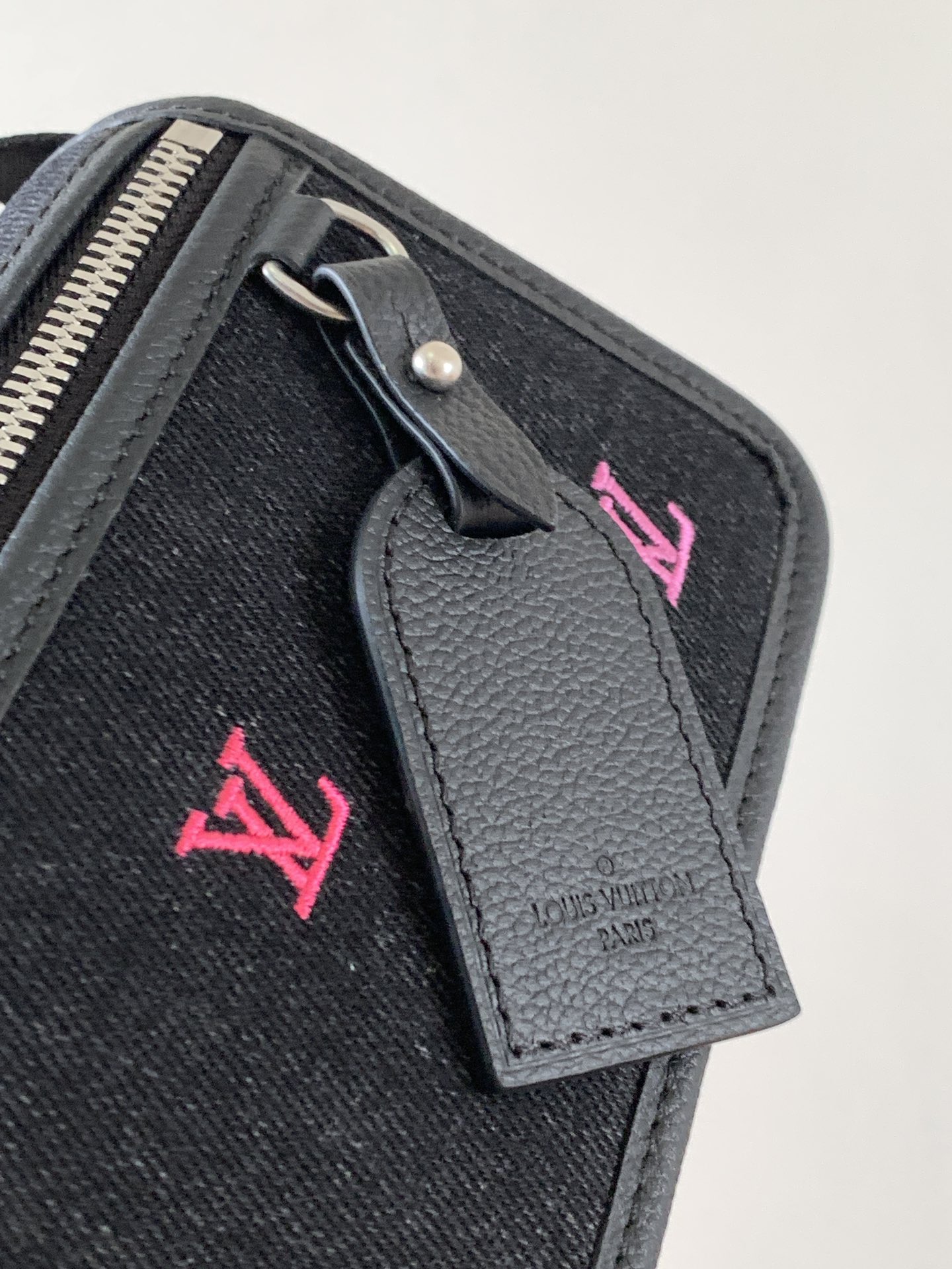 M13963黑色 顶级原单 变码芯片163C 最新款 Bosphore 迷你手袋得名于品牌 2000 年