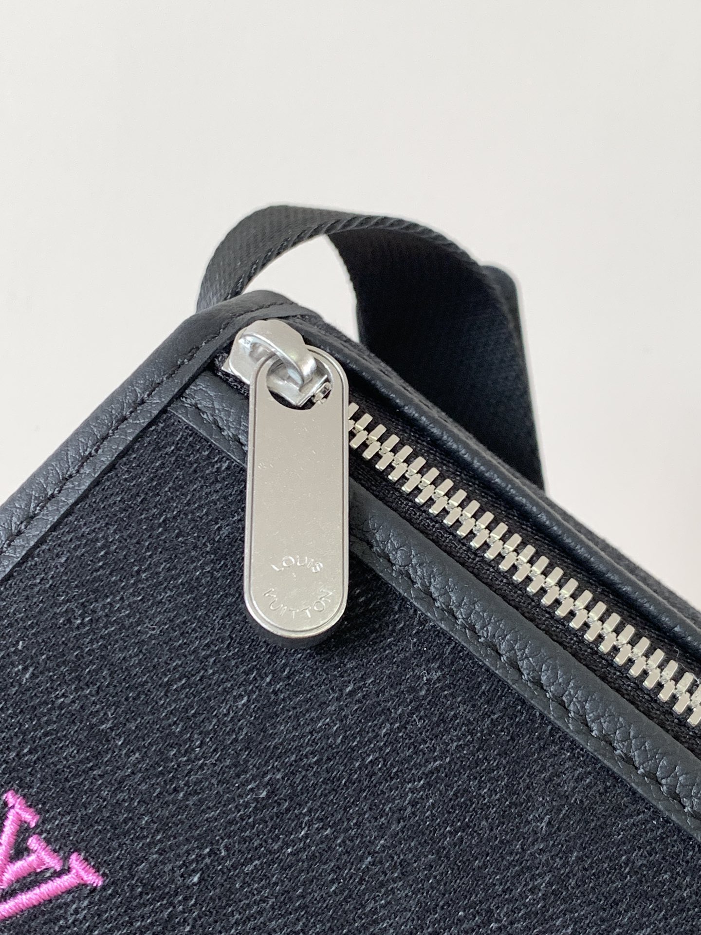 M13963黑色 顶级原单 变码芯片163C 最新款 Bosphore 迷你手袋得名于品牌 2000 年