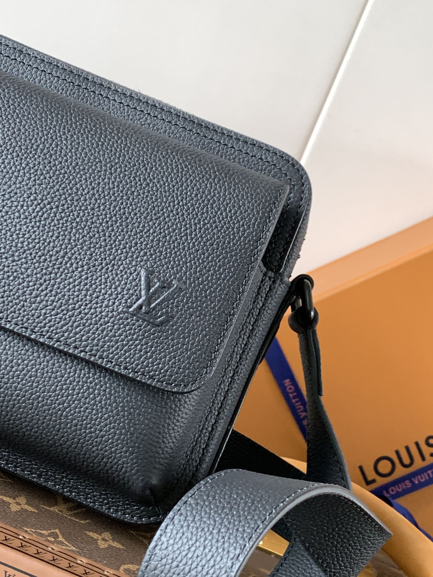 Louis Vuitton M15265黑色 变码芯片163C