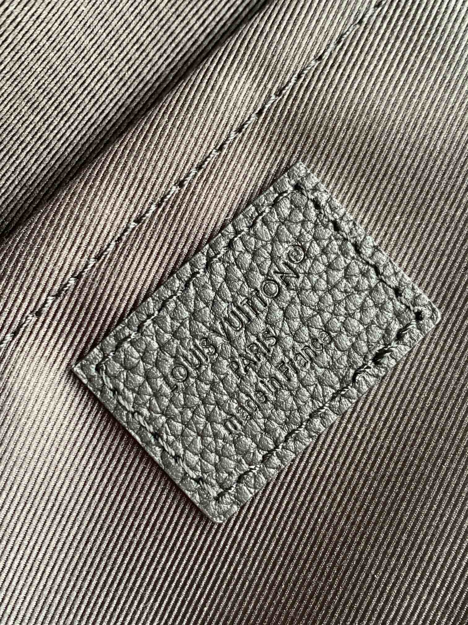 Louis Vuitton M15265黑色 变码芯片163C