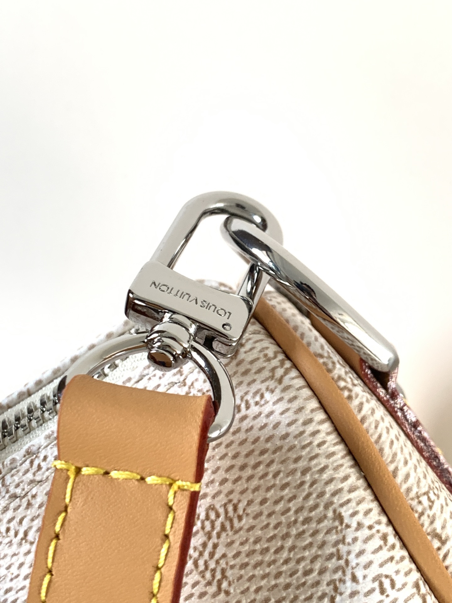 Louis Vuitton M27161 变码芯片163C 本款 Keepall Bandoulière 25 手袋浓缩 Keepall 旅行袋设计