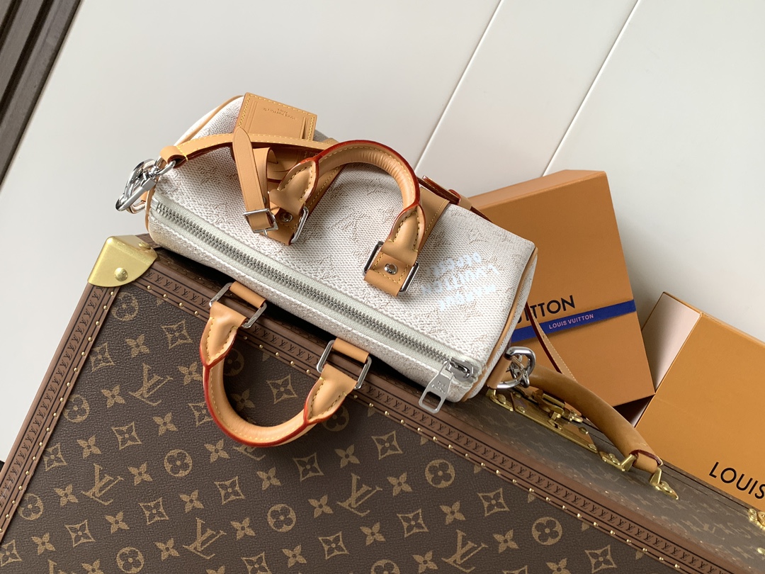 Louis Vuitton M27161 变码芯片163C 本款 Keepall Bandoulière 25 手袋浓缩 Keepall 旅行袋设计