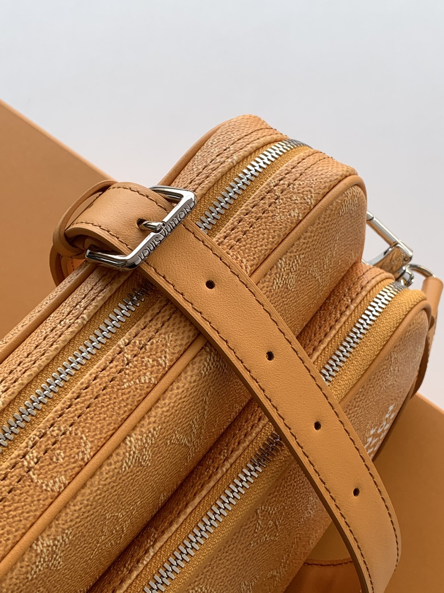 Louis Vuitton M27232黄色 变码芯片163C