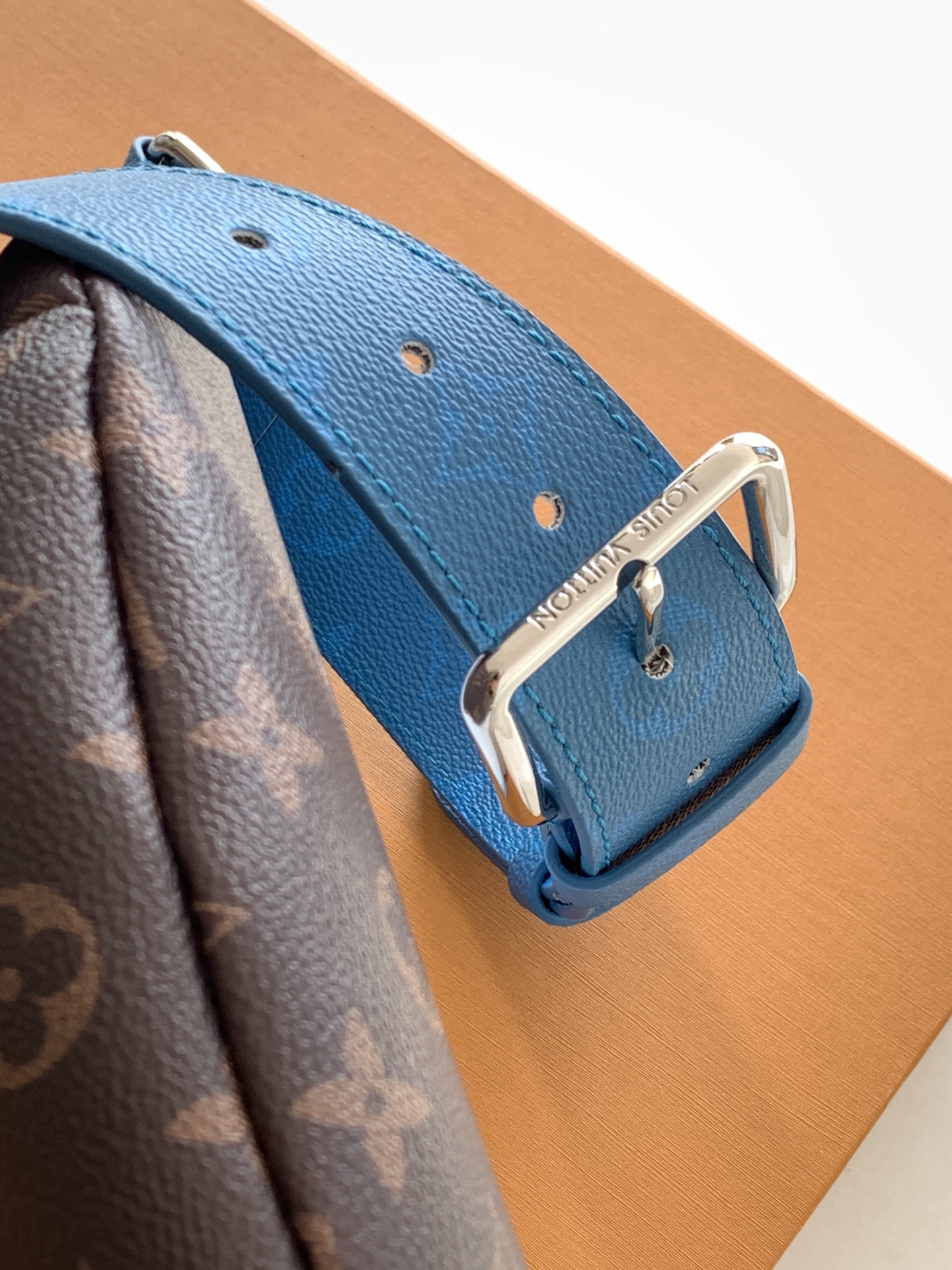 Louis Vuitton M28023渐变蓝色 变码芯片163C