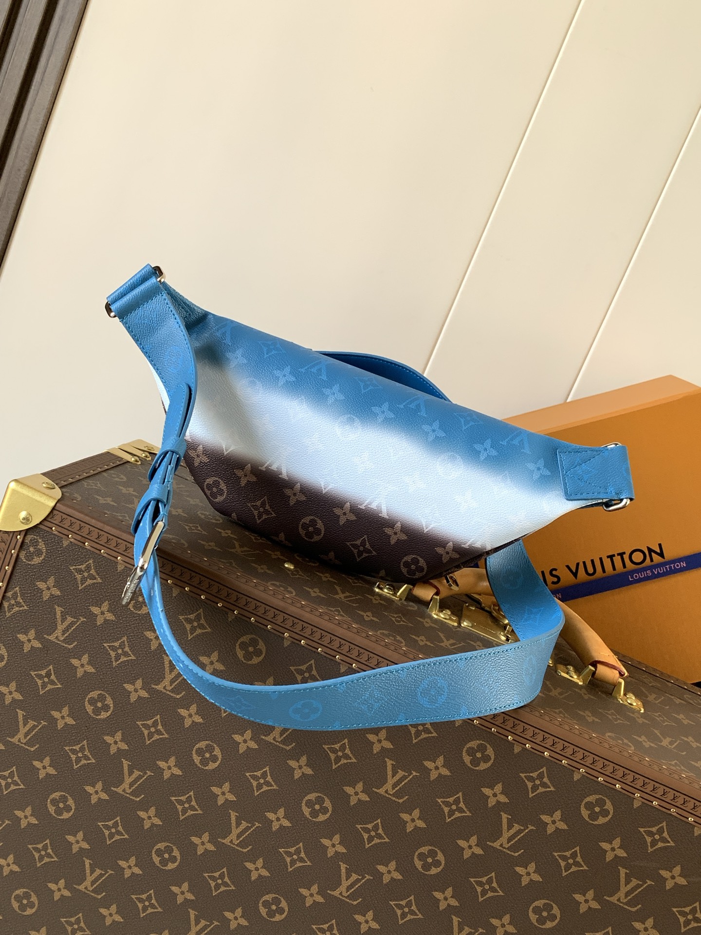 Louis Vuitton M28023渐变蓝色 变码芯片163C