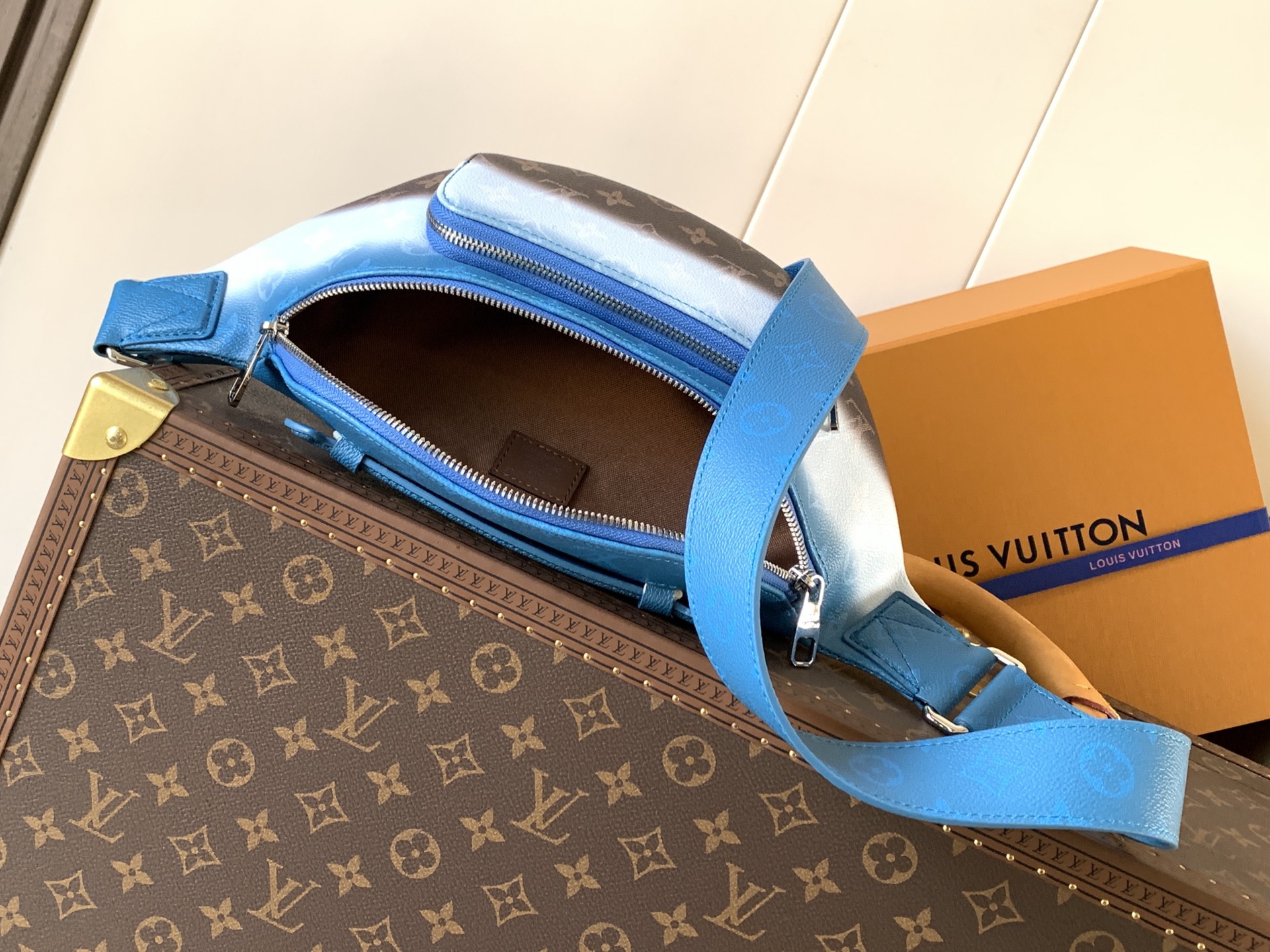 Louis Vuitton M28023渐变蓝色 变码芯片163C