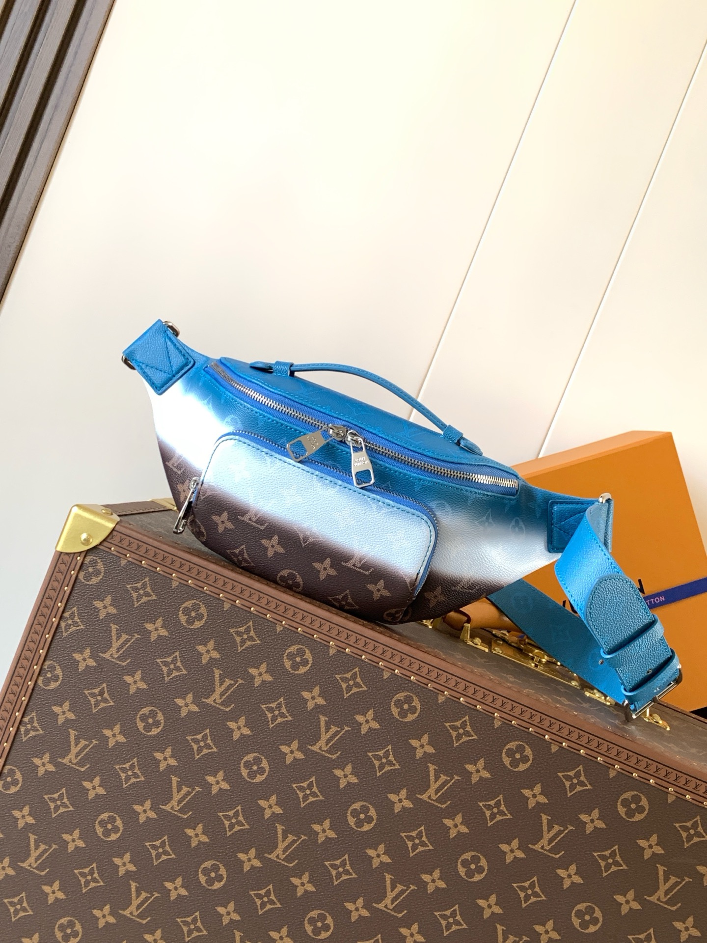 Louis Vuitton M28023渐变蓝色 变码芯片163C