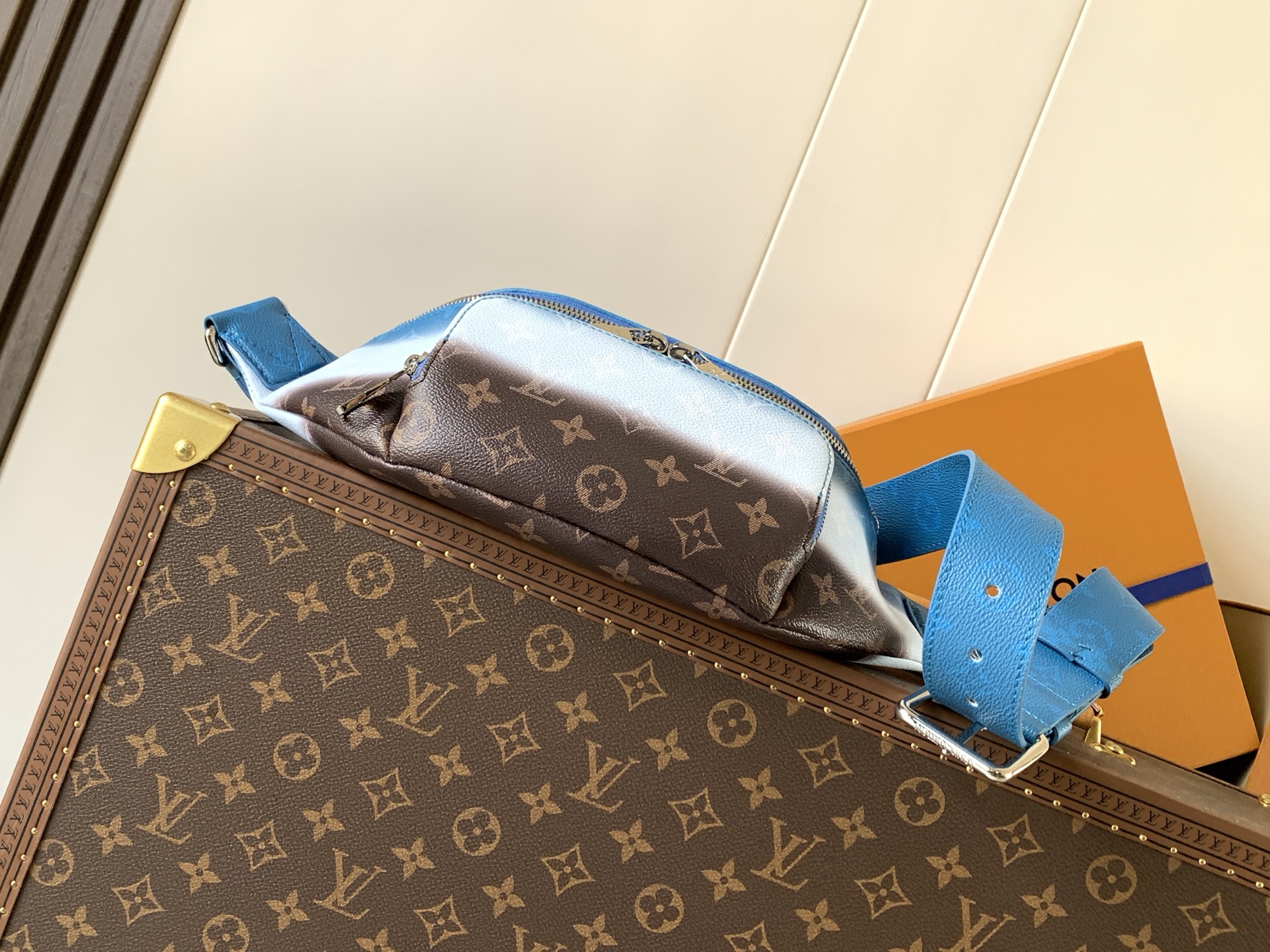 Louis Vuitton M28023渐变蓝色 变码芯片163C
