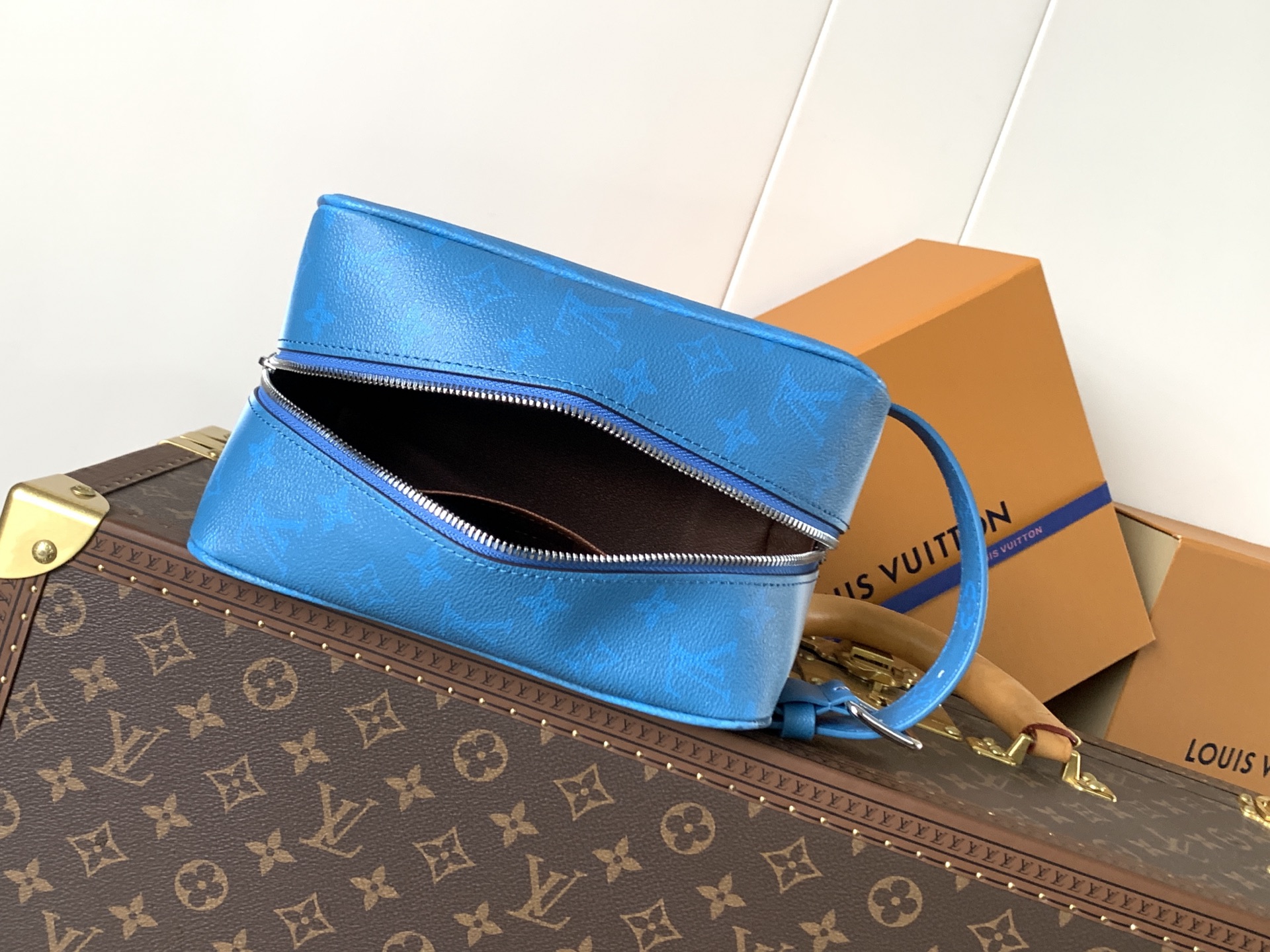 Louis Vuitton M28228渐变蓝 变码芯片163C